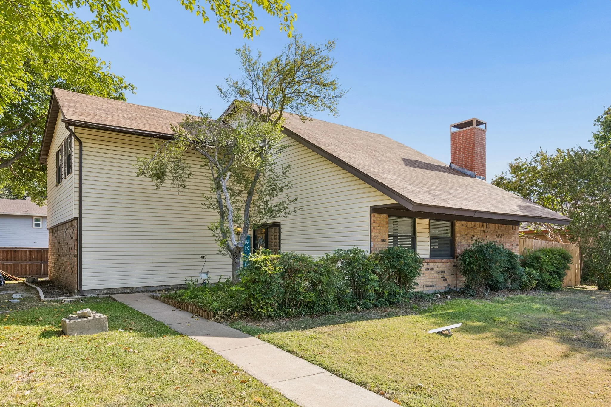 Single Family Residence For Sale in Dallas County , 3437 Castle Rock Lane, Garland, Texas 75044, 4 Bedroom, 3 Bathroom, 2 Garage spaces, 2,233 Sqft, built in 1974, mls#21355853, Real Estate Agent in Garland, Homes For Sale in Dallas county, Homes For Sale in Garland, Realtor in Garland Texas, Real Estate Brokerage Independent Realty Texas, Luminita Cordes Realtor