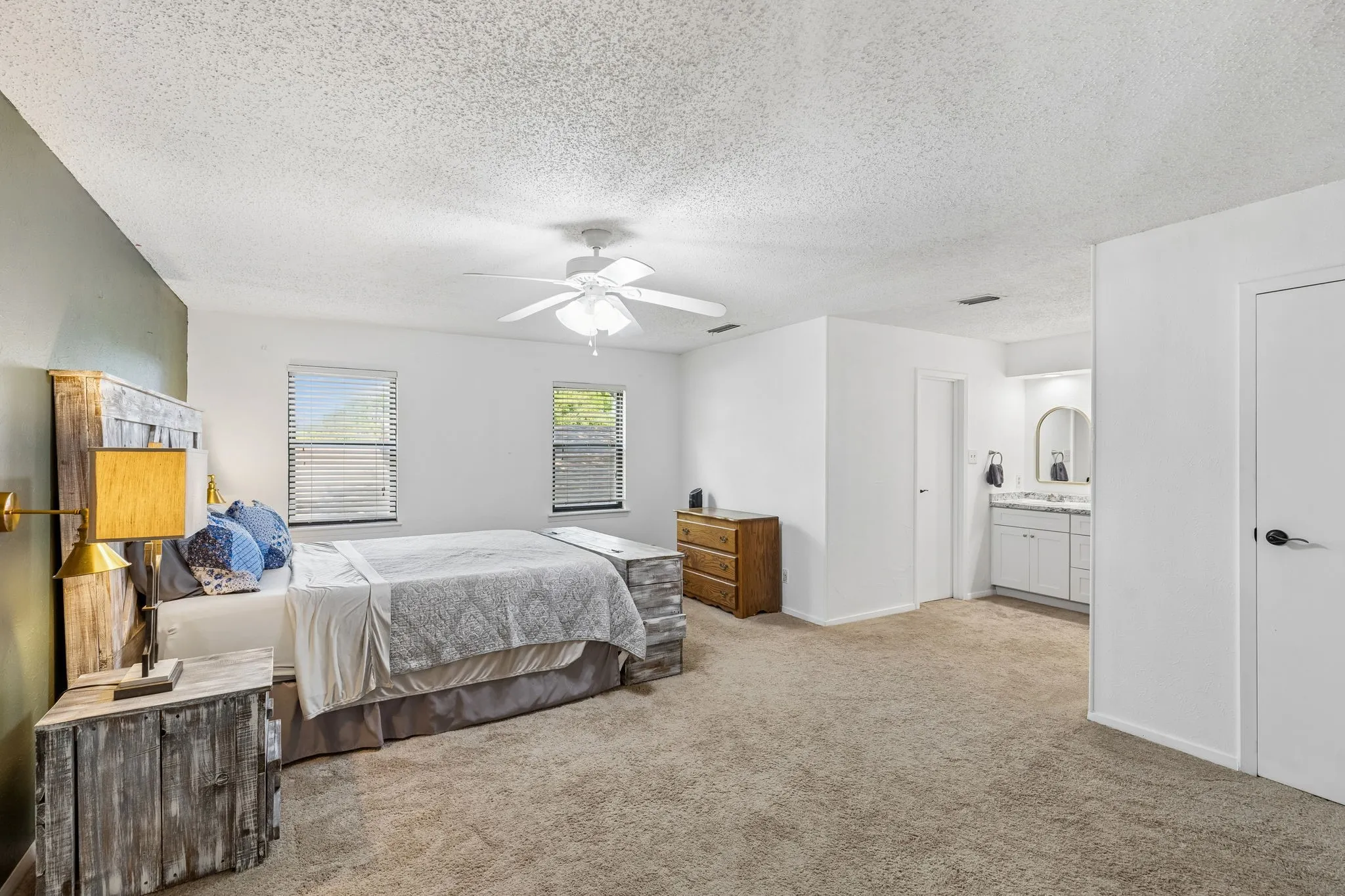 Single Family Residence For Sale in Dallas County , 3437 Castle Rock Lane, Garland, Texas 75044, 4 Bedroom, 3 Bathroom, 2 Garage spaces, 2,233 Sqft, built in 1974, mls#21355853, Real Estate Agent in Garland, Homes For Sale in Dallas county, Homes For Sale in Garland, Realtor in Garland Texas, Real Estate Brokerage Independent Realty Texas, Luminita Cordes Realtor