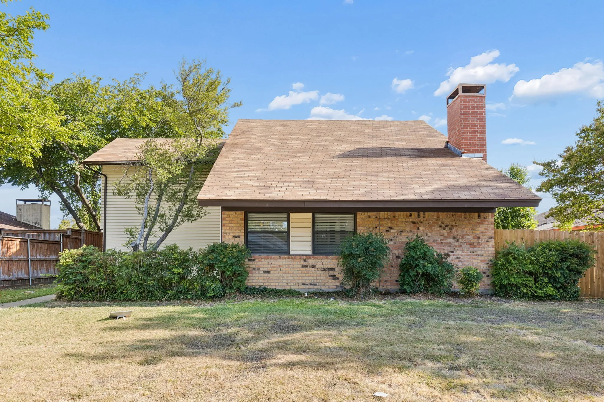 Single Family Residence For Sale in Dallas County , 3437 Castle Rock Lane, Garland, Texas 75044, 4 Bedroom, 3 Bathroom, 2 Garage spaces, 2,233 Sqft, built in 1974, mls#21355853, Real Estate Agent in Garland, Homes For Sale in Dallas county, Homes For Sale in Garland, Realtor in Garland Texas, Real Estate Brokerage Independent Realty Texas, Luminita Cordes Realtor