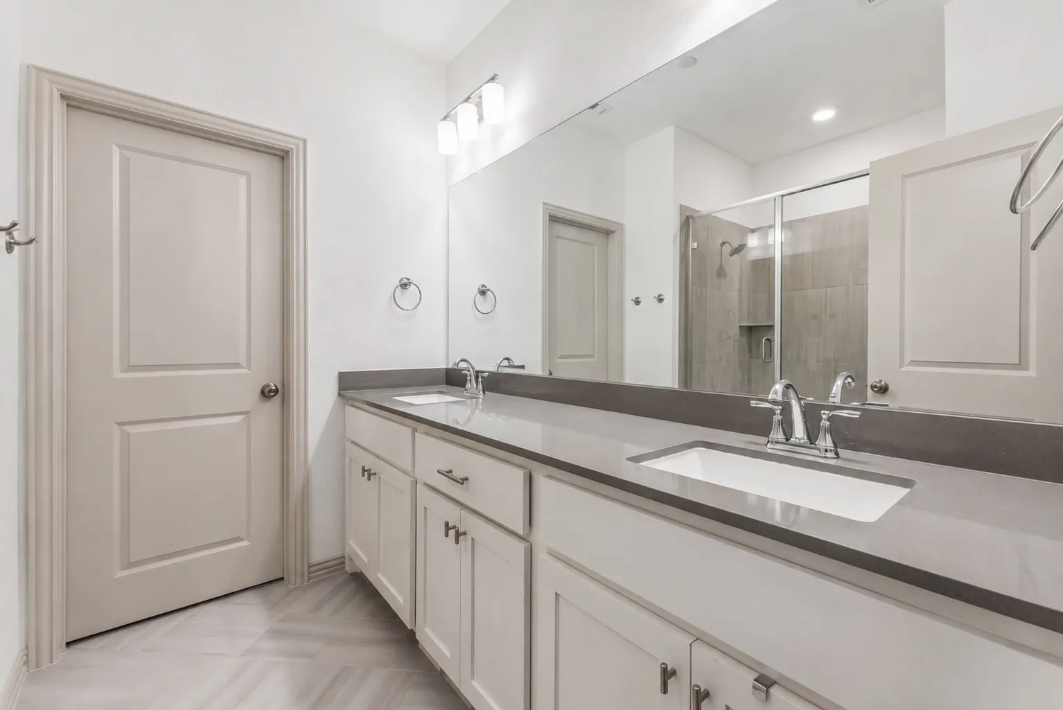 Townhouse For Sale in Tarrant County , 5103 Community Street, Haltom City, Texas 76117, 3 Bedroom, 3 Bathroom, 2 Garage spaces, 1,816 Sqft, built in 2023, mls#21356872, Real Estate Agent in Haltom City, Homes For Sale in Tarrant county, Homes For Sale in Haltom City, Realtor in Haltom City Texas, Real Estate Brokerage Independent Realty Texas, Luminita Cordes Realtor