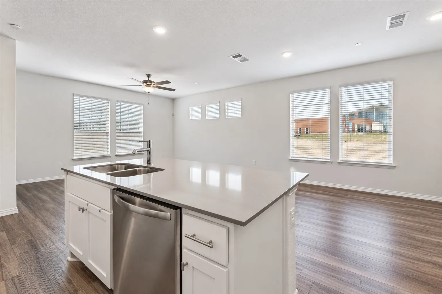 Townhouse For Sale in Tarrant County , 5103 Community Street, Haltom City, Texas 76117, 3 Bedroom, 3 Bathroom, 2 Garage spaces, 1,816 Sqft, built in 2023, mls#21356872, Real Estate Agent in Haltom City, Homes For Sale in Tarrant county, Homes For Sale in Haltom City, Realtor in Haltom City Texas, Real Estate Brokerage Independent Realty Texas, Luminita Cordes Realtor