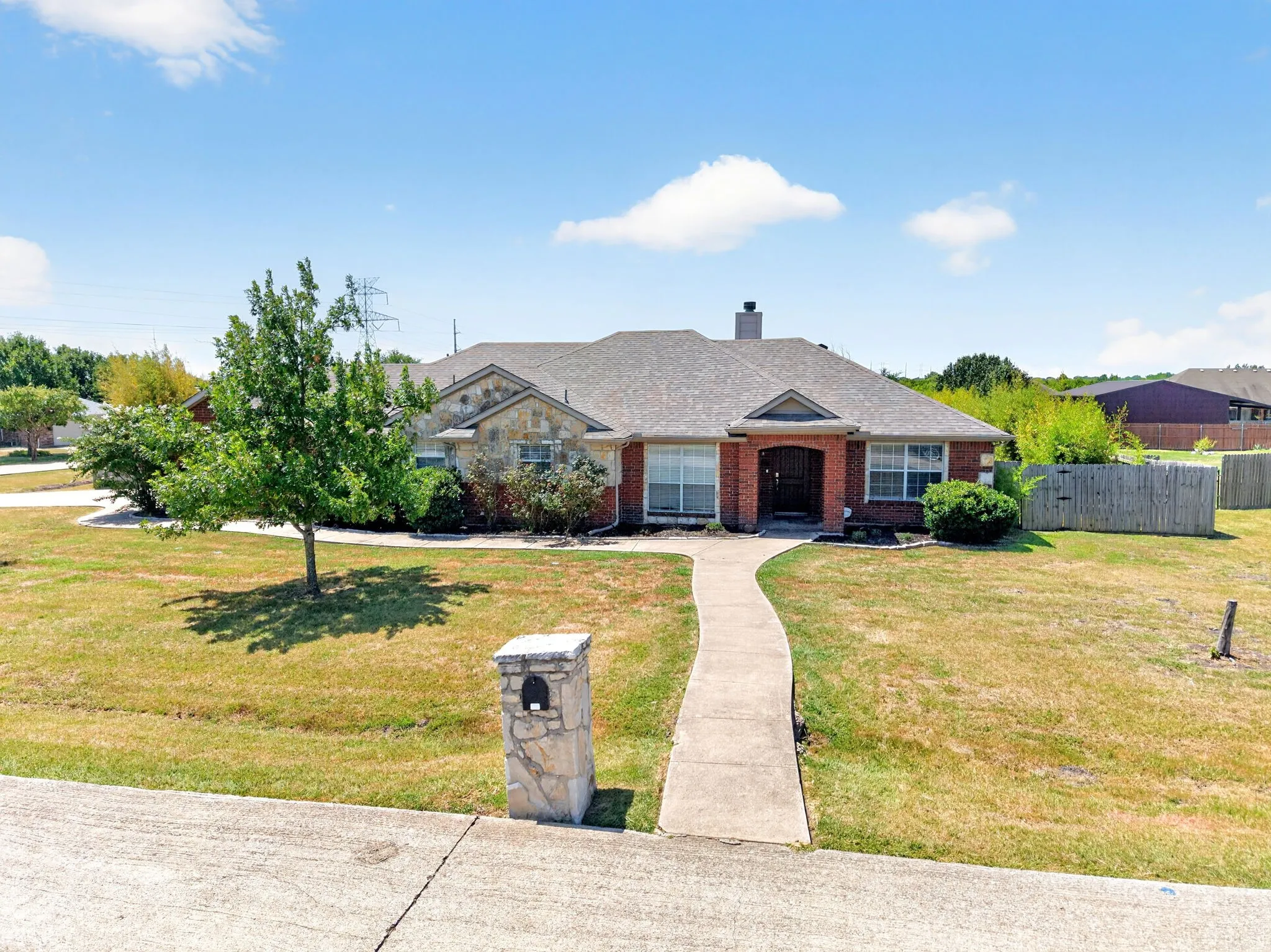 Single Family Residence For Sale in Rockwall County , 118 Haley Drive, Fate, Texas 75189, 3 Bedroom, 3 Bathroom, 2 Garage spaces, 2,214 Sqft, built in 2006, mls#21356732, Real Estate Agent in Fate, Homes For Sale in Rockwall county, Homes For Sale in Fate, Realtor in Fate Texas, Real Estate Brokerage Independent Realty Texas, Luminita Cordes Realtor
