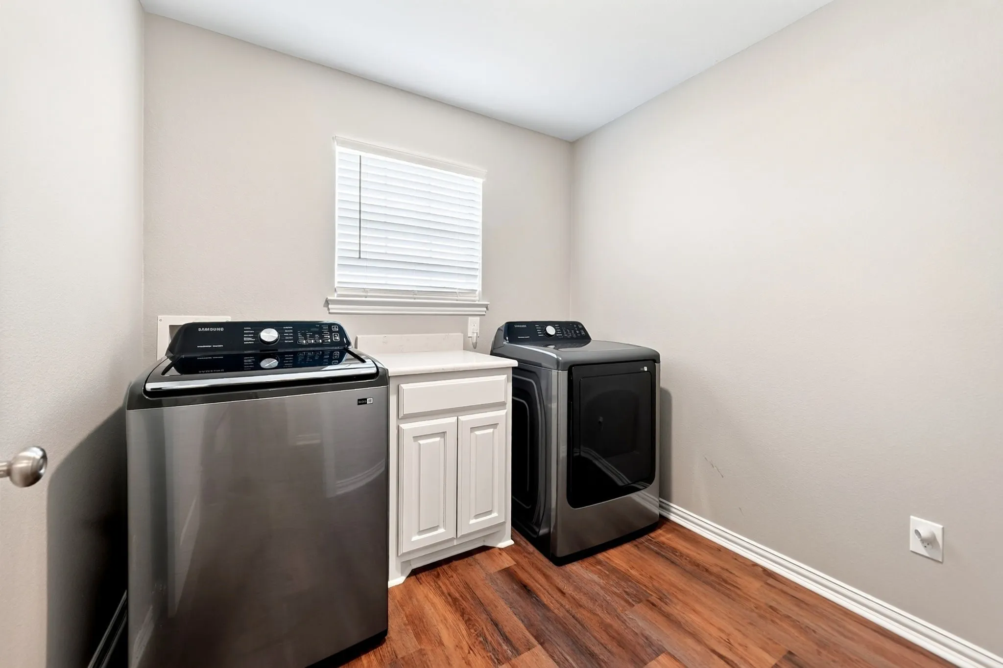 Single Family Residence For Sale in Rockwall County , 118 Haley Drive, Fate, Texas 75189, 3 Bedroom, 3 Bathroom, 2 Garage spaces, 2,214 Sqft, built in 2006, mls#21356732, Real Estate Agent in Fate, Homes For Sale in Rockwall county, Homes For Sale in Fate, Realtor in Fate Texas, Real Estate Brokerage Independent Realty Texas, Luminita Cordes Realtor