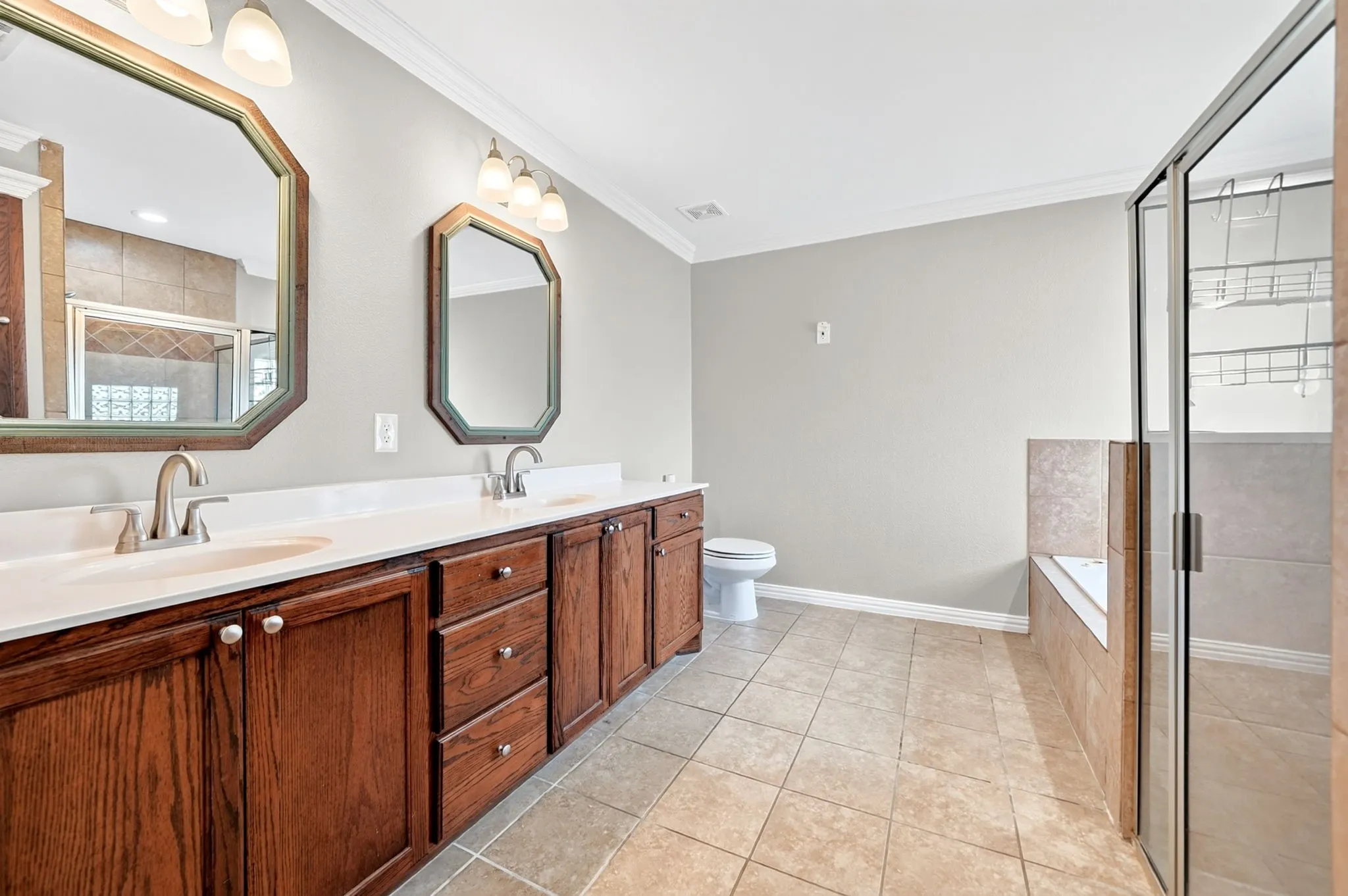 Single Family Residence For Sale in Rockwall County , 118 Haley Drive, Fate, Texas 75189, 3 Bedroom, 3 Bathroom, 2 Garage spaces, 2,214 Sqft, built in 2006, mls#21356732, Real Estate Agent in Fate, Homes For Sale in Rockwall county, Homes For Sale in Fate, Realtor in Fate Texas, Real Estate Brokerage Independent Realty Texas, Luminita Cordes Realtor