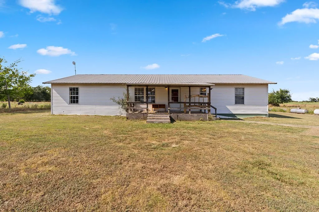Single Family Residence For Sale in Hopkins County , 2750 County Road 4772, Sulphur Springs, Texas 75482, 4 Bedroom, 2 Bathroom, Garage spaces, 1,984 Sqft, built in 1984, mls#21356633, Real Estate Agent in Sulphur Springs, Homes For Sale in Hopkins county, Homes For Sale in Sulphur Springs, Realtor in Sulphur Springs Texas, Real Estate Brokerage Independent Realty Texas, Luminita Cordes Realtor