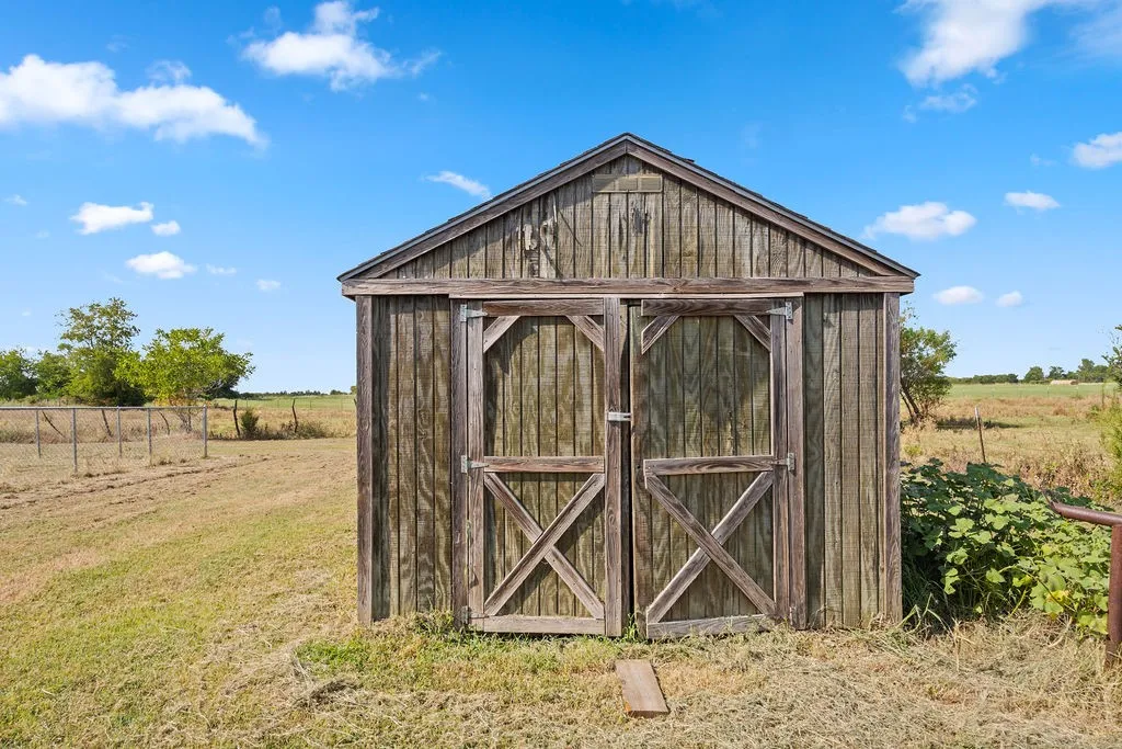 Single Family Residence For Sale in Hopkins County , 2750 County Road 4772, Sulphur Springs, Texas 75482, 4 Bedroom, 2 Bathroom, Garage spaces, 1,984 Sqft, built in 1984, mls#21356633, Real Estate Agent in Sulphur Springs, Homes For Sale in Hopkins county, Homes For Sale in Sulphur Springs, Realtor in Sulphur Springs Texas, Real Estate Brokerage Independent Realty Texas, Luminita Cordes Realtor