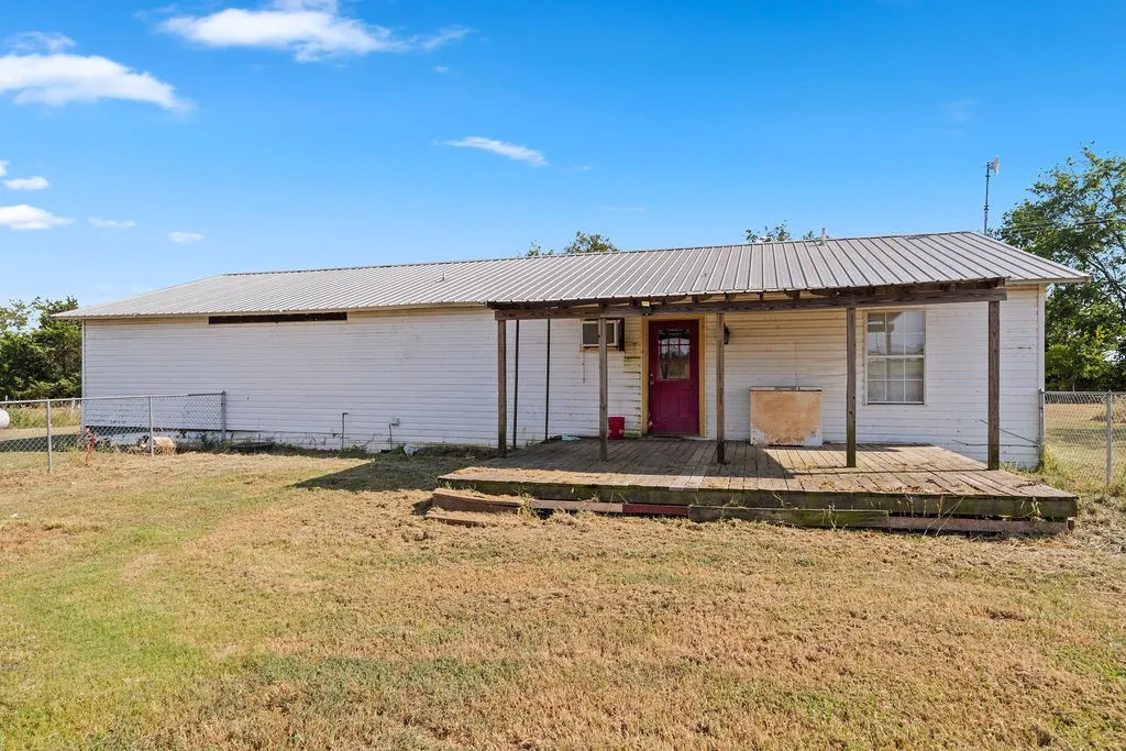 Single Family Residence For Sale in Hopkins County , 2750 County Road 4772, Sulphur Springs, Texas 75482, 4 Bedroom, 2 Bathroom, Garage spaces, 1,984 Sqft, built in 1984, mls#21356633, Real Estate Agent in Sulphur Springs, Homes For Sale in Hopkins county, Homes For Sale in Sulphur Springs, Realtor in Sulphur Springs Texas, Real Estate Brokerage Independent Realty Texas, Luminita Cordes Realtor