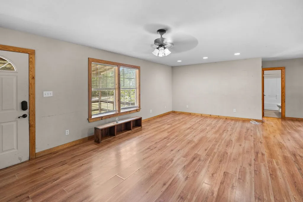 Single Family Residence For Sale in Hopkins County , 2750 County Road 4772, Sulphur Springs, Texas 75482, 4 Bedroom, 2 Bathroom, Garage spaces, 1,984 Sqft, built in 1984, mls#21356633, Real Estate Agent in Sulphur Springs, Homes For Sale in Hopkins county, Homes For Sale in Sulphur Springs, Realtor in Sulphur Springs Texas, Real Estate Brokerage Independent Realty Texas, Luminita Cordes Realtor