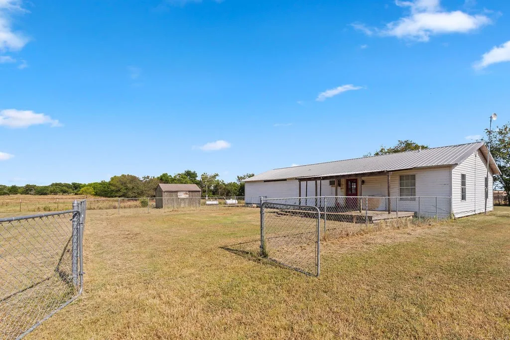 Single Family Residence For Sale in Hopkins County , 2750 County Road 4772, Sulphur Springs, Texas 75482, 4 Bedroom, 2 Bathroom, Garage spaces, 1,984 Sqft, built in 1984, mls#21356633, Real Estate Agent in Sulphur Springs, Homes For Sale in Hopkins county, Homes For Sale in Sulphur Springs, Realtor in Sulphur Springs Texas, Real Estate Brokerage Independent Realty Texas, Luminita Cordes Realtor