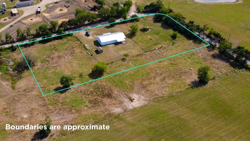 Single Family Residence For Sale in Hopkins County , 2750 County Road 4772, Sulphur Springs, Texas 75482, 4 Bedroom, 2 Bathroom, Garage spaces, 1,984 Sqft, built in 1984, mls#21356633, Real Estate Agent in Sulphur Springs, Homes For Sale in Hopkins county, Homes For Sale in Sulphur Springs, Realtor in Sulphur Springs Texas, Real Estate Brokerage Independent Realty Texas, Luminita Cordes Realtor