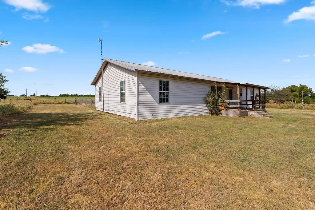 Single Family Residence For Sale in Hopkins County , 2750 County Road 4772, Sulphur Springs, Texas 75482, 4 Bedroom, 2 Bathroom, Garage spaces, 1,984 Sqft, built in 1984, mls#21356633, Real Estate Agent in Sulphur Springs, Homes For Sale in Hopkins county, Homes For Sale in Sulphur Springs, Realtor in Sulphur Springs Texas, Real Estate Brokerage Independent Realty Texas, Luminita Cordes Realtor
