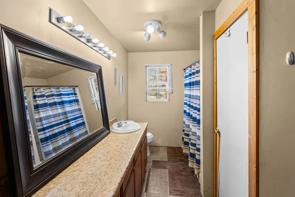 Single Family Residence For Sale in Hopkins County , 2750 County Road 4772, Sulphur Springs, Texas 75482, 4 Bedroom, 2 Bathroom, Garage spaces, 1,984 Sqft, built in 1984, mls#21356633, Real Estate Agent in Sulphur Springs, Homes For Sale in Hopkins county, Homes For Sale in Sulphur Springs, Realtor in Sulphur Springs Texas, Real Estate Brokerage Independent Realty Texas, Luminita Cordes Realtor