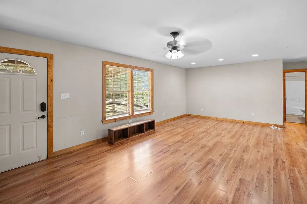 Single Family Residence For Sale in Hopkins County , 2750 County Road 4772, Sulphur Springs, Texas 75482, 4 Bedroom, 2 Bathroom, Garage spaces, 1,984 Sqft, built in 1984, mls#21356633, Real Estate Agent in Sulphur Springs, Homes For Sale in Hopkins county, Homes For Sale in Sulphur Springs, Realtor in Sulphur Springs Texas, Real Estate Brokerage Independent Realty Texas, Luminita Cordes Realtor