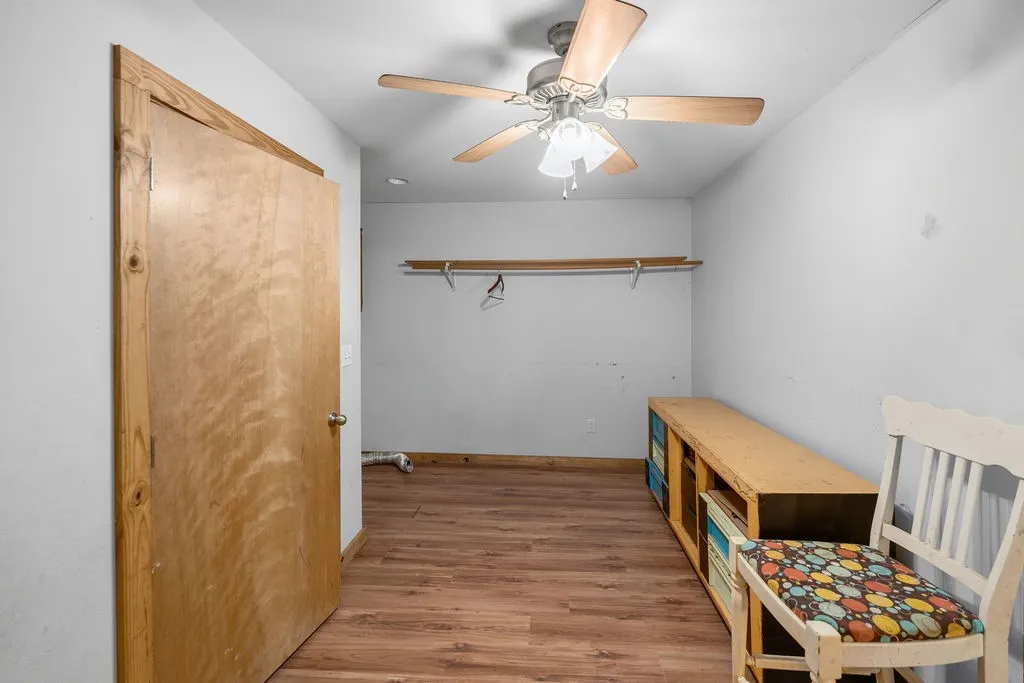 Single Family Residence For Sale in Hopkins County , 2750 County Road 4772, Sulphur Springs, Texas 75482, 4 Bedroom, 2 Bathroom, Garage spaces, 1,984 Sqft, built in 1984, mls#21356633, Real Estate Agent in Sulphur Springs, Homes For Sale in Hopkins county, Homes For Sale in Sulphur Springs, Realtor in Sulphur Springs Texas, Real Estate Brokerage Independent Realty Texas, Luminita Cordes Realtor