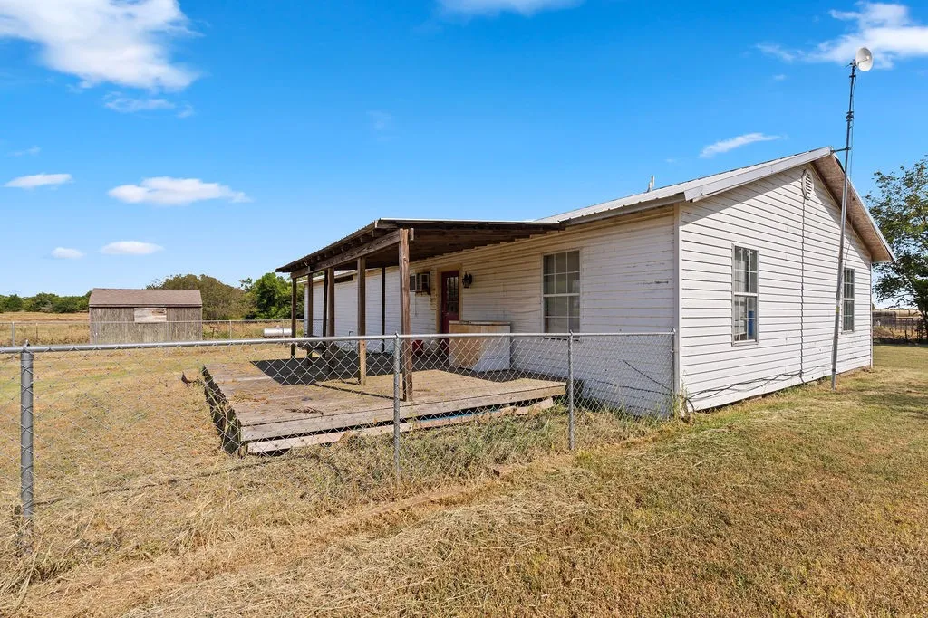 Single Family Residence For Sale in Hopkins County , 2750 County Road 4772, Sulphur Springs, Texas 75482, 4 Bedroom, 2 Bathroom, Garage spaces, 1,984 Sqft, built in 1984, mls#21356633, Real Estate Agent in Sulphur Springs, Homes For Sale in Hopkins county, Homes For Sale in Sulphur Springs, Realtor in Sulphur Springs Texas, Real Estate Brokerage Independent Realty Texas, Luminita Cordes Realtor
