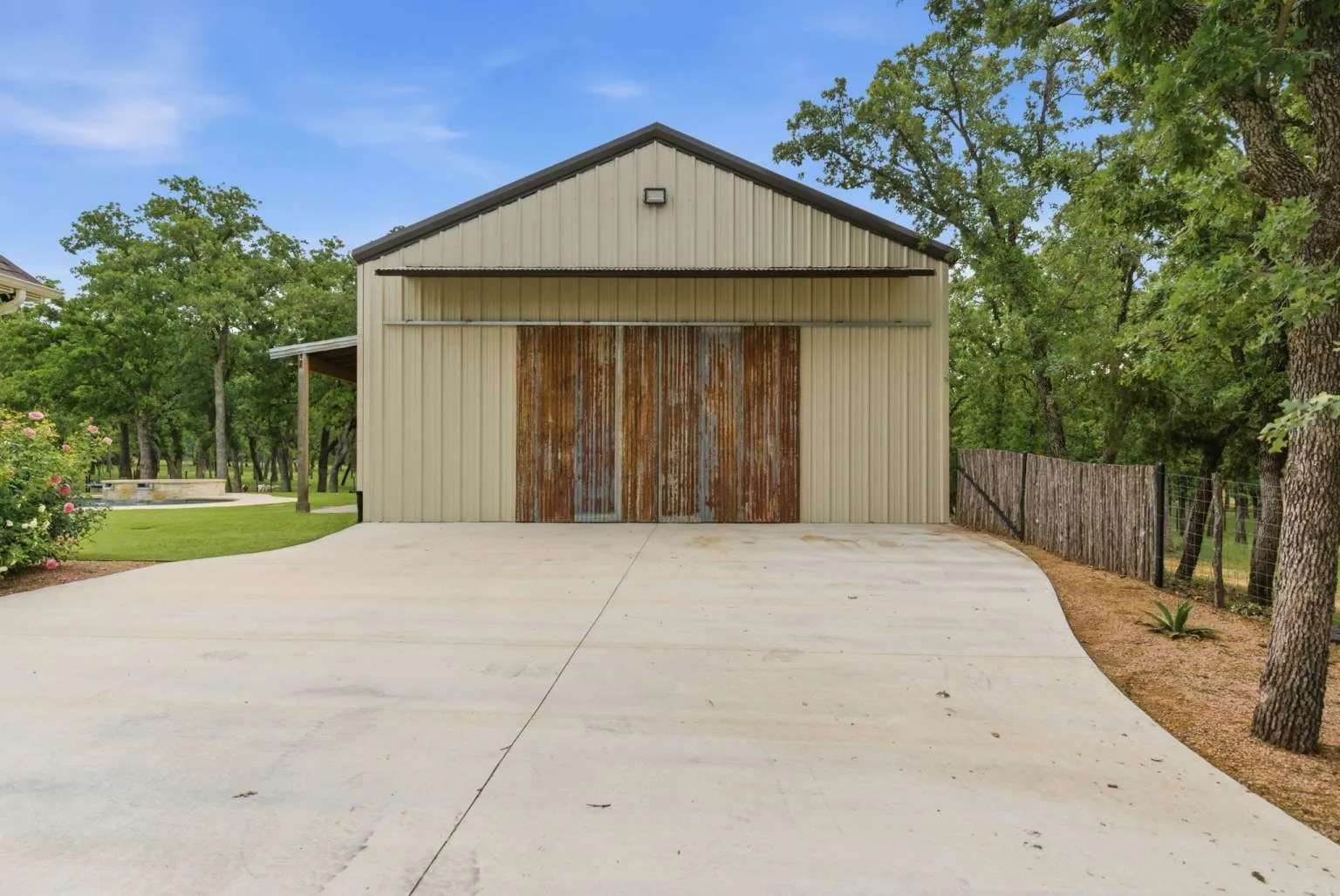 Single Family Residence For Sale in Parker County , 1012 Cheyenne Road, Poolville, Texas 76487, 5 Bedroom, 7 Bathroom, 2 Garage spaces, 4,163 Sqft, built in 2022, Price $1,450,000, mls#21356891, Real Estate Agent in Poolville, Homes For Sale in Parker county, Homes For Sale in Poolville, Realtor in Poolville Texas, Real Estate Brokerage Independent Realty Texas, Luminita Cordes Realtor