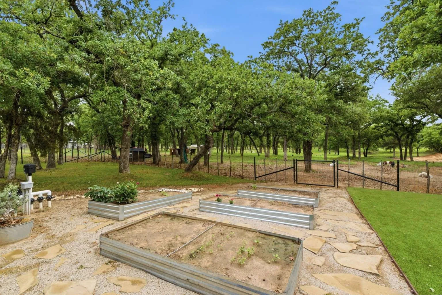 Single Family Residence For Sale in Parker County , 1012 Cheyenne Road, Poolville, Texas 76487, 5 Bedroom, 7 Bathroom, 2 Garage spaces, 4,163 Sqft, built in 2022, Price $1,450,000, mls#21356891, Real Estate Agent in Poolville, Homes For Sale in Parker county, Homes For Sale in Poolville, Realtor in Poolville Texas, Real Estate Brokerage Independent Realty Texas, Luminita Cordes Realtor