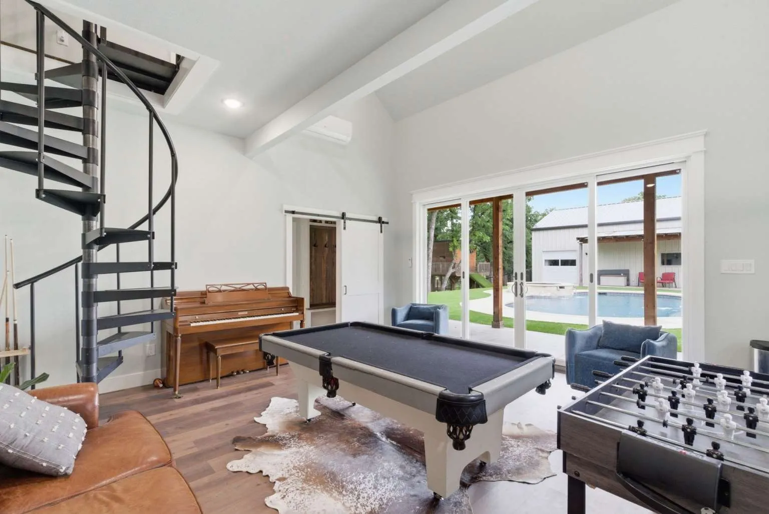 Single Family Residence For Sale in Parker County , 1012 Cheyenne Road, Poolville, Texas 76487, 5 Bedroom, 7 Bathroom, 2 Garage spaces, 4,163 Sqft, built in 2022, Price $1,450,000, mls#21356891, Real Estate Agent in Poolville, Homes For Sale in Parker county, Homes For Sale in Poolville, Realtor in Poolville Texas, Real Estate Brokerage Independent Realty Texas, Luminita Cordes Realtor
