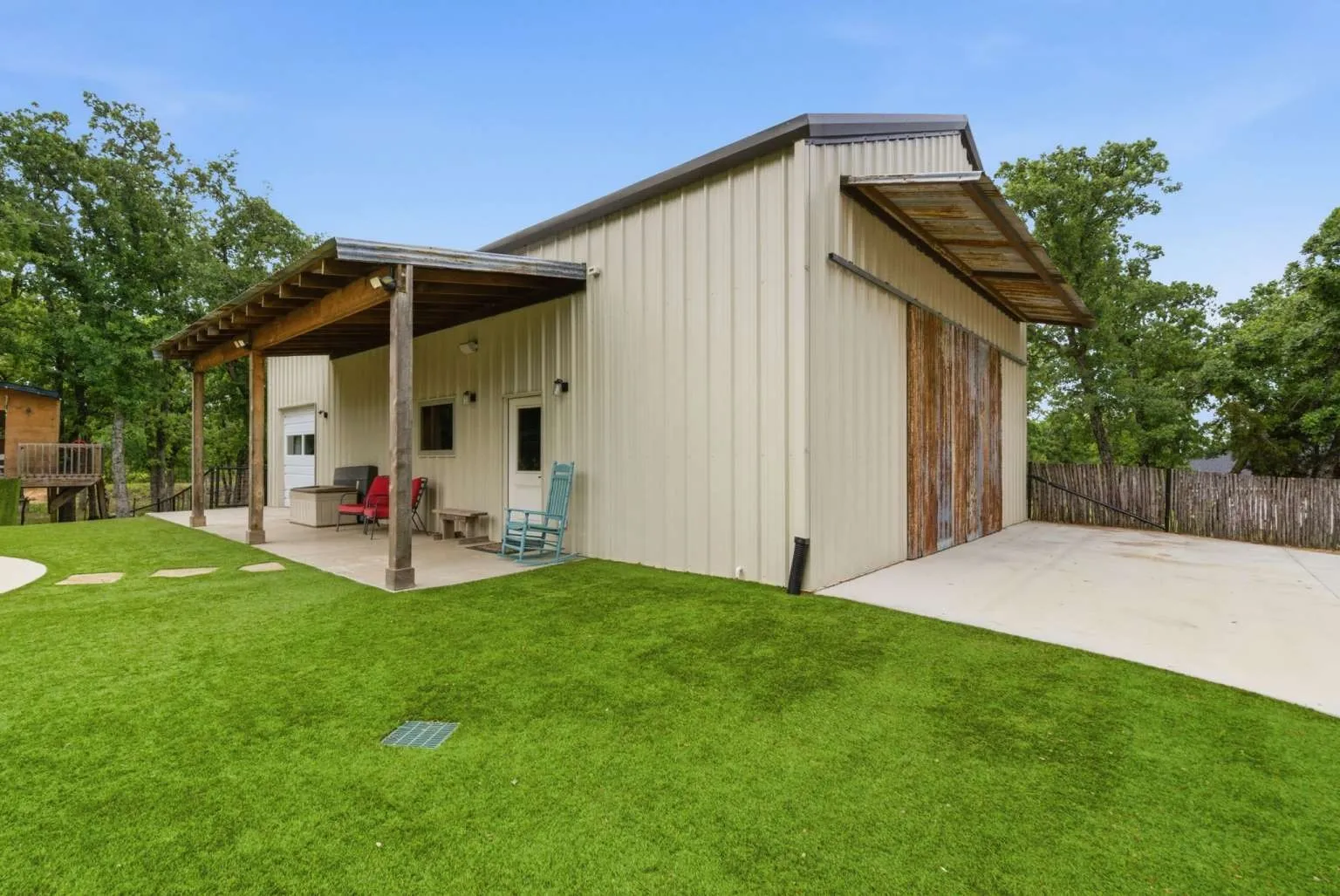 Single Family Residence For Sale in Parker County , 1012 Cheyenne Road, Poolville, Texas 76487, 5 Bedroom, 7 Bathroom, 2 Garage spaces, 4,163 Sqft, built in 2022, Price $1,450,000, mls#21356891, Real Estate Agent in Poolville, Homes For Sale in Parker county, Homes For Sale in Poolville, Realtor in Poolville Texas, Real Estate Brokerage Independent Realty Texas, Luminita Cordes Realtor