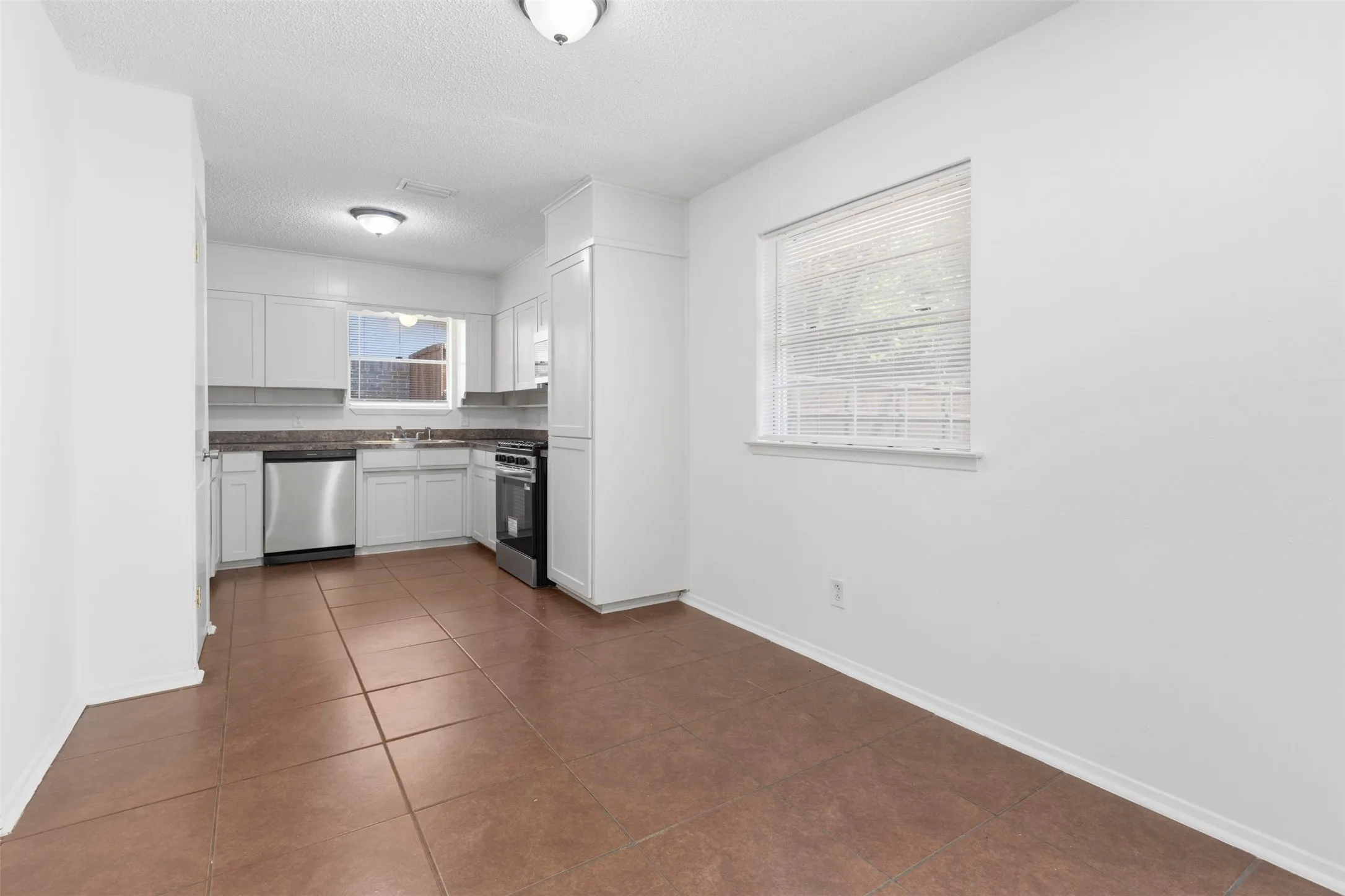 Single Family Residence For Sale in Denton County , 2020 Fordham Lane, Denton, Texas 76201, 3 Bedroom, 2 Bathroom, 2 Garage spaces, 1,617 Sqft, built in 1970, mls#21355819, Real Estate Agent in Denton, Homes For Sale in Denton county, Homes For Sale in Denton, Realtor in Denton Texas, Real Estate Brokerage Independent Realty Texas, Luminita Cordes Realtor