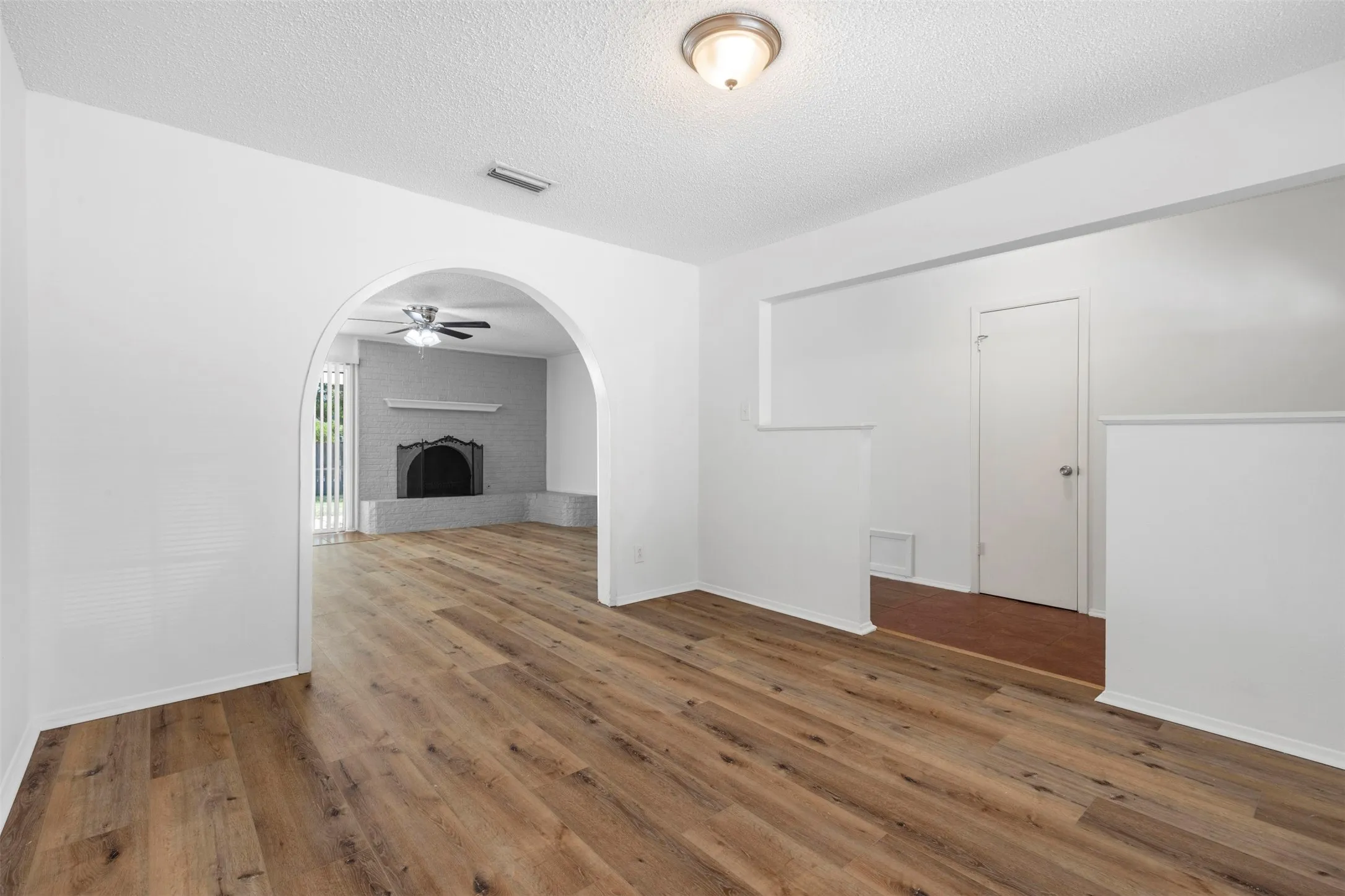 Single Family Residence For Sale in Denton County , 2020 Fordham Lane, Denton, Texas 76201, 3 Bedroom, 2 Bathroom, 2 Garage spaces, 1,617 Sqft, built in 1970, mls#21355819, Real Estate Agent in Denton, Homes For Sale in Denton county, Homes For Sale in Denton, Realtor in Denton Texas, Real Estate Brokerage Independent Realty Texas, Luminita Cordes Realtor
