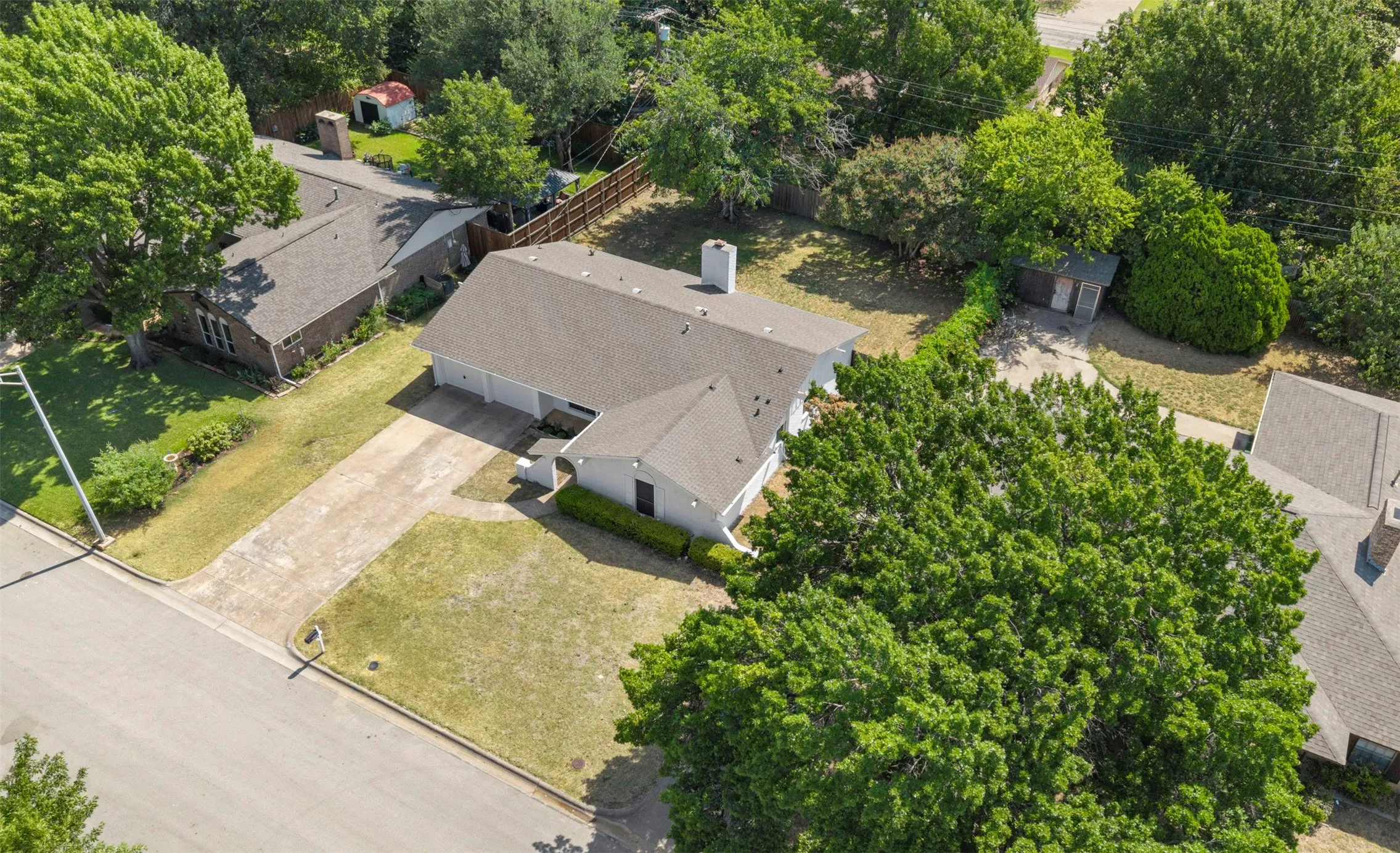 Single Family Residence For Sale in Denton County , 2020 Fordham Lane, Denton, Texas 76201, 3 Bedroom, 2 Bathroom, 2 Garage spaces, 1,617 Sqft, built in 1970, mls#21355819, Real Estate Agent in Denton, Homes For Sale in Denton county, Homes For Sale in Denton, Realtor in Denton Texas, Real Estate Brokerage Independent Realty Texas, Luminita Cordes Realtor
