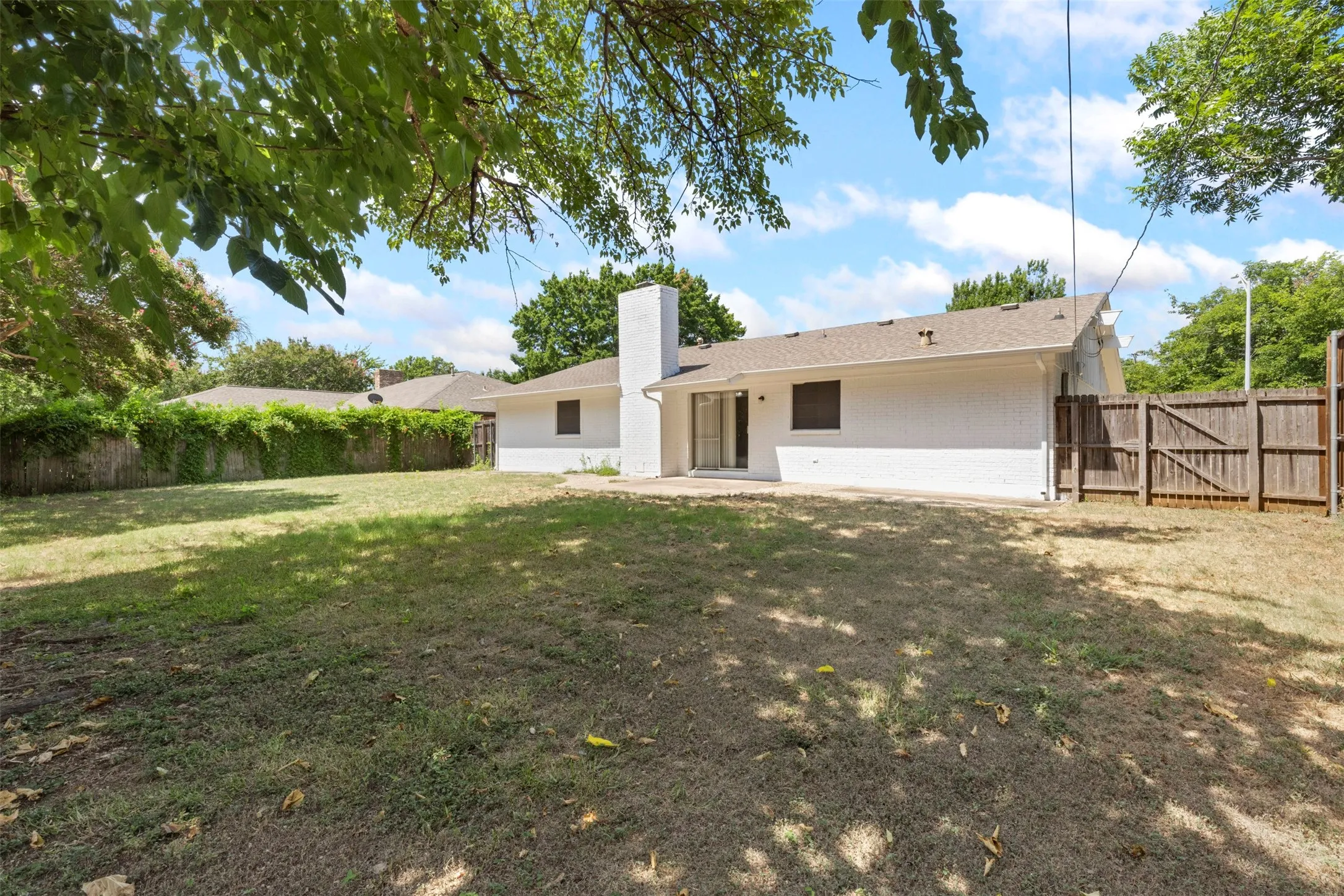 Single Family Residence For Sale in Denton County , 2020 Fordham Lane, Denton, Texas 76201, 3 Bedroom, 2 Bathroom, 2 Garage spaces, 1,617 Sqft, built in 1970, mls#21355819, Real Estate Agent in Denton, Homes For Sale in Denton county, Homes For Sale in Denton, Realtor in Denton Texas, Real Estate Brokerage Independent Realty Texas, Luminita Cordes Realtor