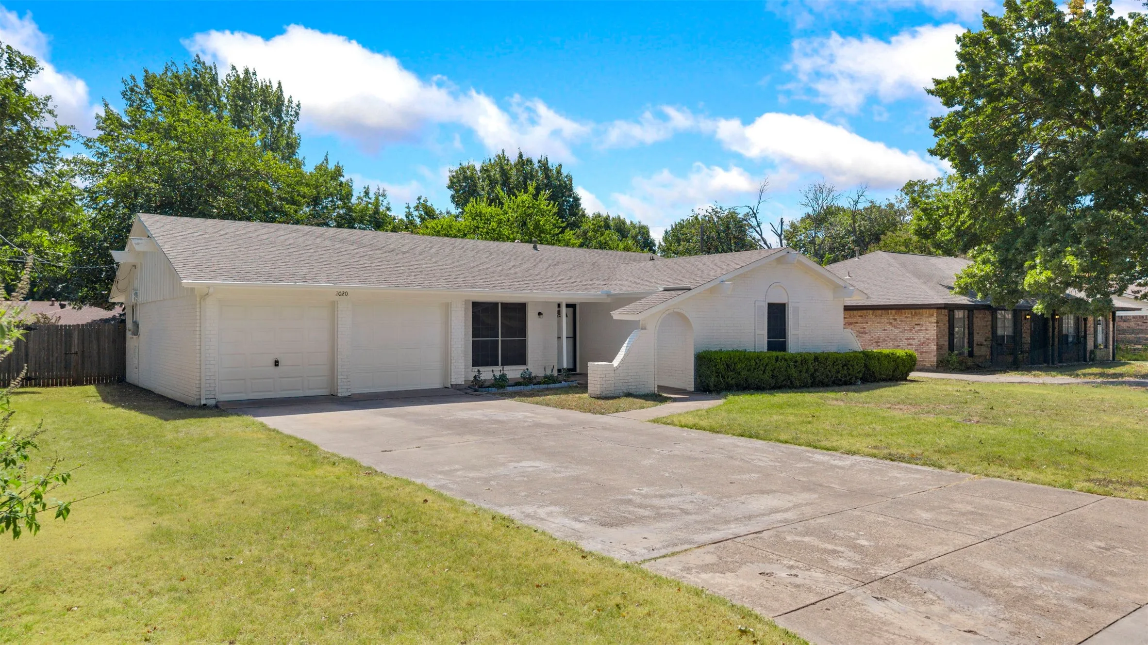 Single Family Residence For Sale in Denton County , 2020 Fordham Lane, Denton, Texas 76201, 3 Bedroom, 2 Bathroom, 2 Garage spaces, 1,617 Sqft, built in 1970, mls#21355819, Real Estate Agent in Denton, Homes For Sale in Denton county, Homes For Sale in Denton, Realtor in Denton Texas, Real Estate Brokerage Independent Realty Texas, Luminita Cordes Realtor