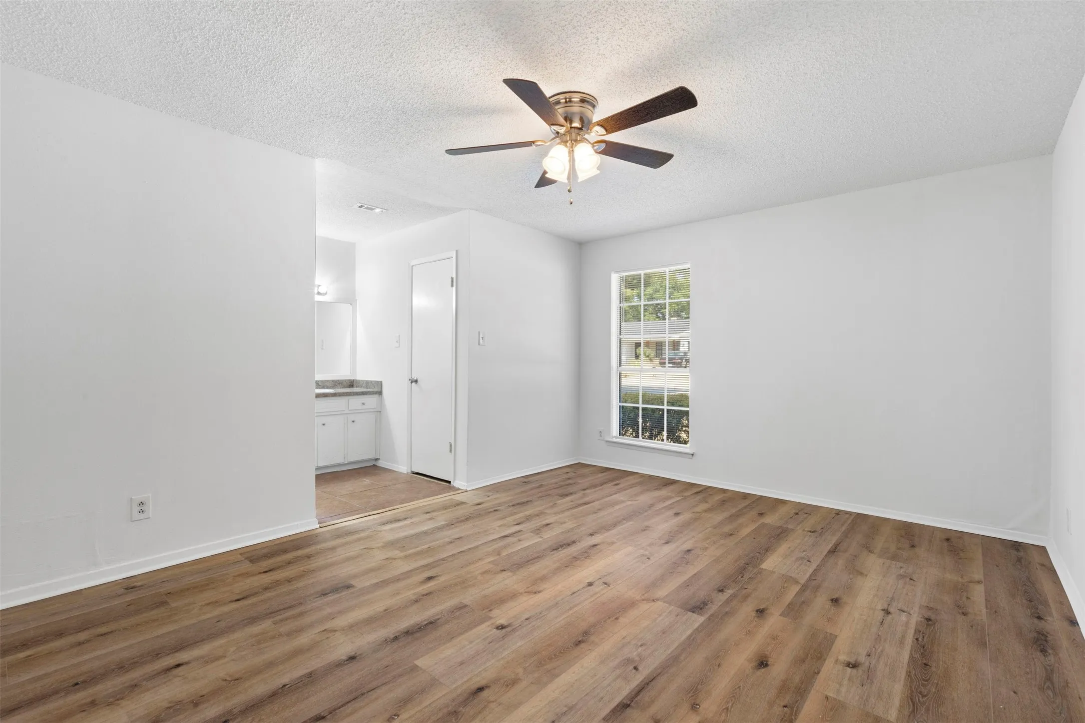Single Family Residence For Sale in Denton County , 2020 Fordham Lane, Denton, Texas 76201, 3 Bedroom, 2 Bathroom, 2 Garage spaces, 1,617 Sqft, built in 1970, mls#21355819, Real Estate Agent in Denton, Homes For Sale in Denton county, Homes For Sale in Denton, Realtor in Denton Texas, Real Estate Brokerage Independent Realty Texas, Luminita Cordes Realtor