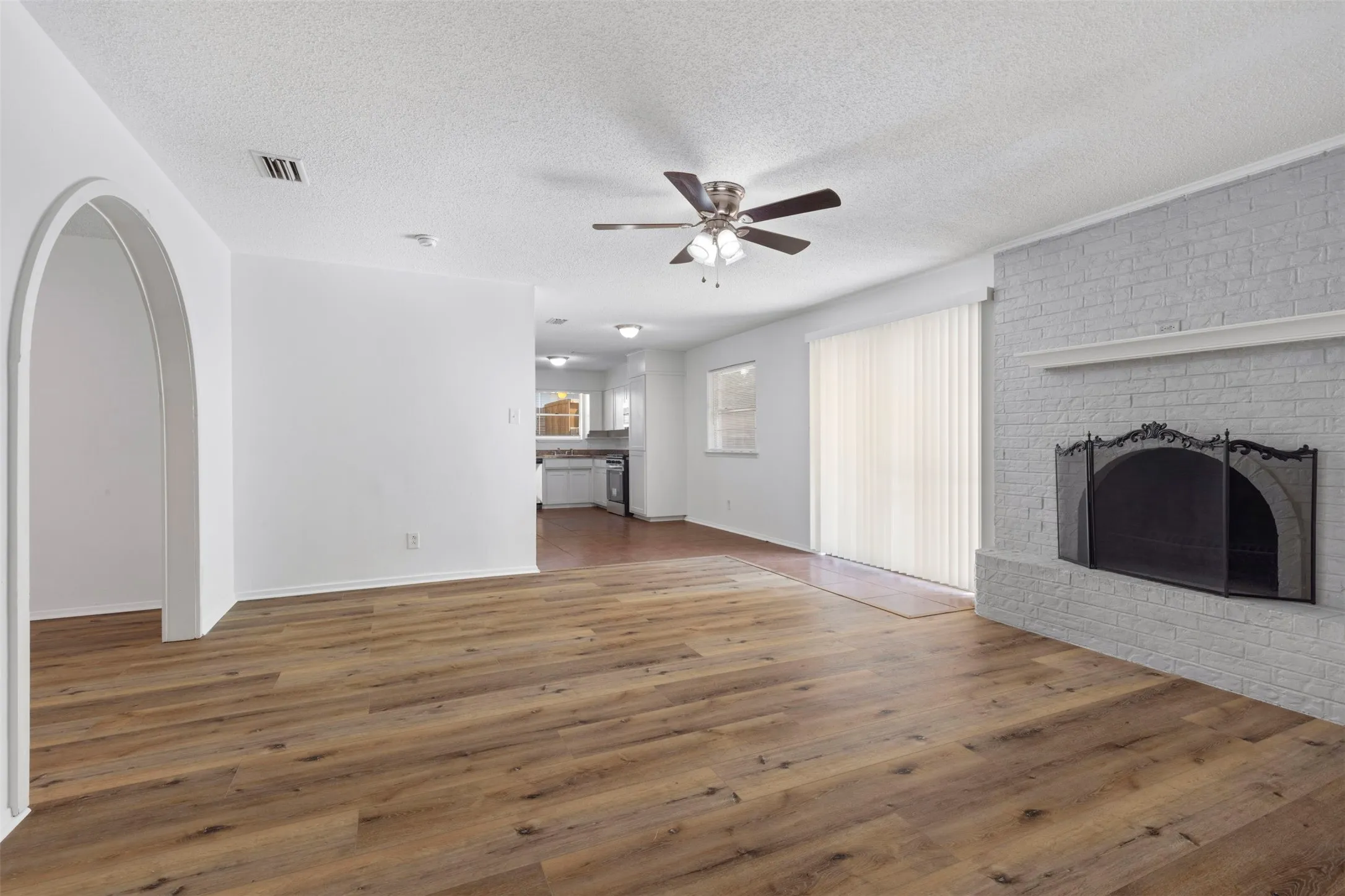 Single Family Residence For Sale in Denton County , 2020 Fordham Lane, Denton, Texas 76201, 3 Bedroom, 2 Bathroom, 2 Garage spaces, 1,617 Sqft, built in 1970, mls#21355819, Real Estate Agent in Denton, Homes For Sale in Denton county, Homes For Sale in Denton, Realtor in Denton Texas, Real Estate Brokerage Independent Realty Texas, Luminita Cordes Realtor