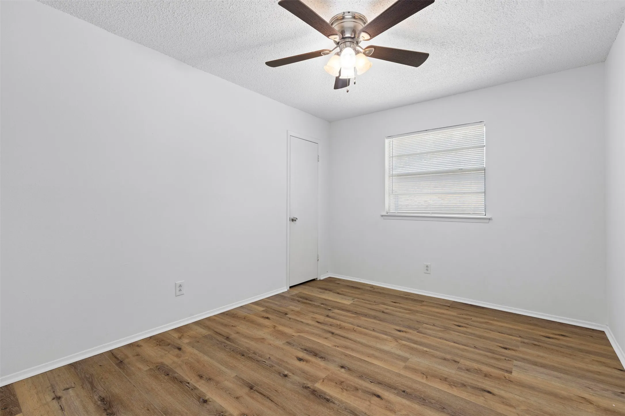 Single Family Residence For Sale in Denton County , 2020 Fordham Lane, Denton, Texas 76201, 3 Bedroom, 2 Bathroom, 2 Garage spaces, 1,617 Sqft, built in 1970, mls#21355819, Real Estate Agent in Denton, Homes For Sale in Denton county, Homes For Sale in Denton, Realtor in Denton Texas, Real Estate Brokerage Independent Realty Texas, Luminita Cordes Realtor