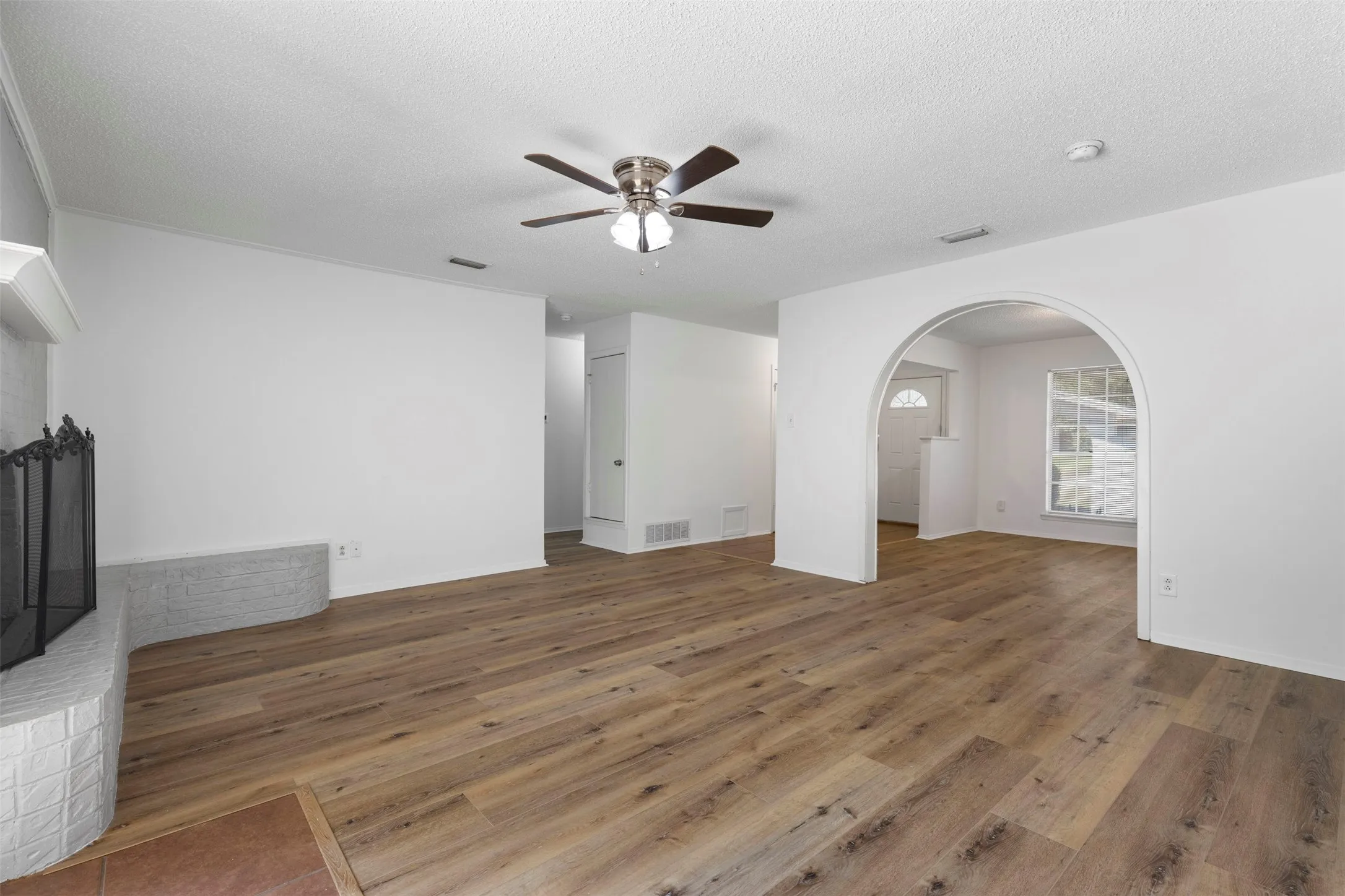 Single Family Residence For Sale in Denton County , 2020 Fordham Lane, Denton, Texas 76201, 3 Bedroom, 2 Bathroom, 2 Garage spaces, 1,617 Sqft, built in 1970, mls#21355819, Real Estate Agent in Denton, Homes For Sale in Denton county, Homes For Sale in Denton, Realtor in Denton Texas, Real Estate Brokerage Independent Realty Texas, Luminita Cordes Realtor