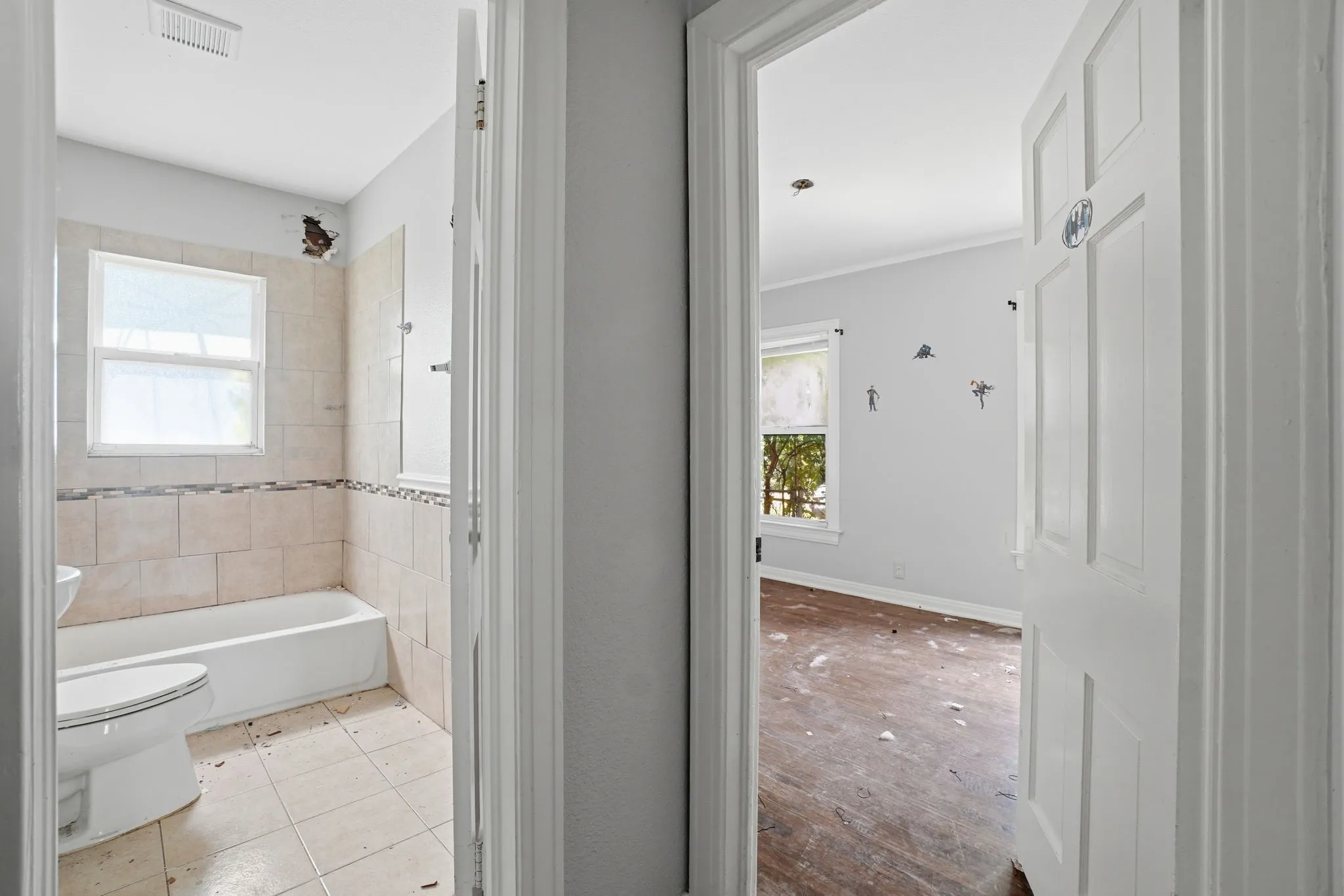 Single Family Residence For Sale in Dallas County , 2508 Roanoke Avenue, Dallas, Texas 75235, 4 Bedroom, 2 Bathroom, Garage spaces, 1,458 Sqft, built in 1942, mls#21356811, Real Estate Agent in Dallas, Homes For Sale in Dallas county, Homes For Sale in Dallas, Realtor in Dallas Texas, Real Estate Brokerage Independent Realty Texas, Luminita Cordes Realtor