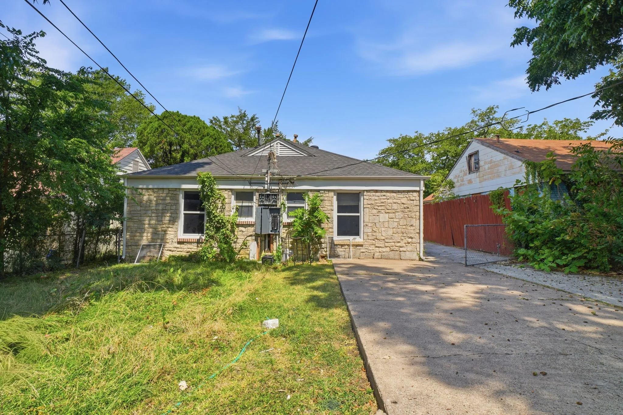 Single Family Residence For Sale in Dallas County , 2508 Roanoke Avenue, Dallas, Texas 75235, 4 Bedroom, 2 Bathroom, Garage spaces, 1,458 Sqft, built in 1942, mls#21356811, Real Estate Agent in Dallas, Homes For Sale in Dallas county, Homes For Sale in Dallas, Realtor in Dallas Texas, Real Estate Brokerage Independent Realty Texas, Luminita Cordes Realtor