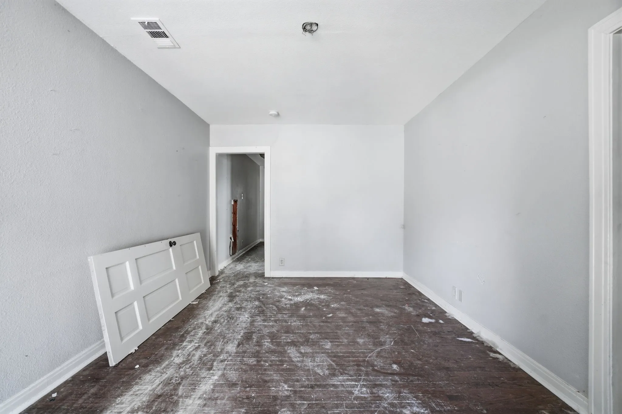Single Family Residence For Sale in Dallas County , 2508 Roanoke Avenue, Dallas, Texas 75235, 4 Bedroom, 2 Bathroom, Garage spaces, 1,458 Sqft, built in 1942, mls#21356811, Real Estate Agent in Dallas, Homes For Sale in Dallas county, Homes For Sale in Dallas, Realtor in Dallas Texas, Real Estate Brokerage Independent Realty Texas, Luminita Cordes Realtor