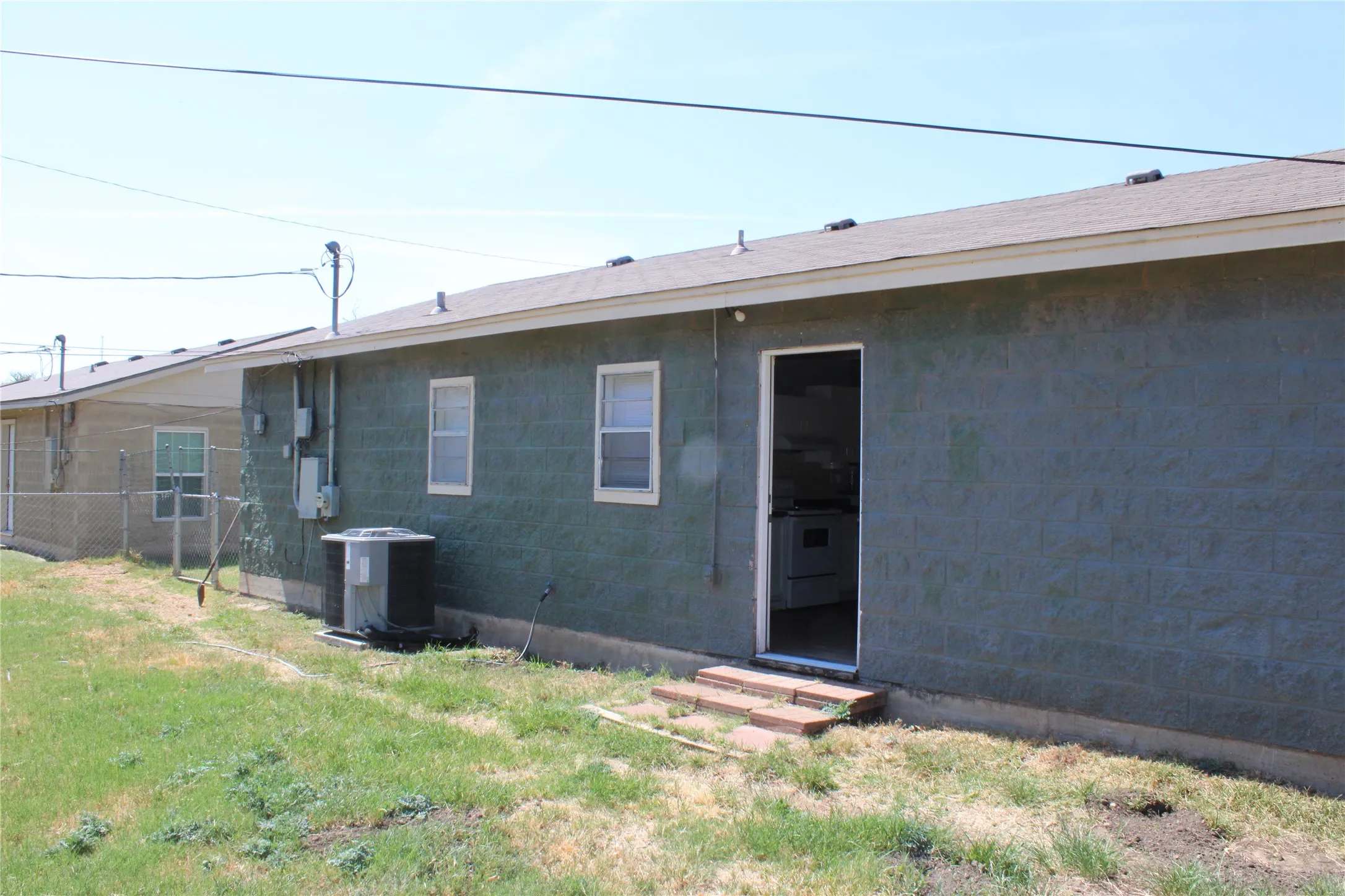 Single Family Residence For Sale in Mc Lennan County , 2722 Mildred Street, Waco, Texas 76706, 4 Bedroom, 1 Bathroom, Garage spaces, 1,040 Sqft, built in 1996, mls#21356682, Real Estate Agent in Waco, Homes For Sale in Mc Lennan county, Homes For Sale in Waco, Realtor in Waco Texas, Real Estate Brokerage Independent Realty Texas, Luminita Cordes Realtor