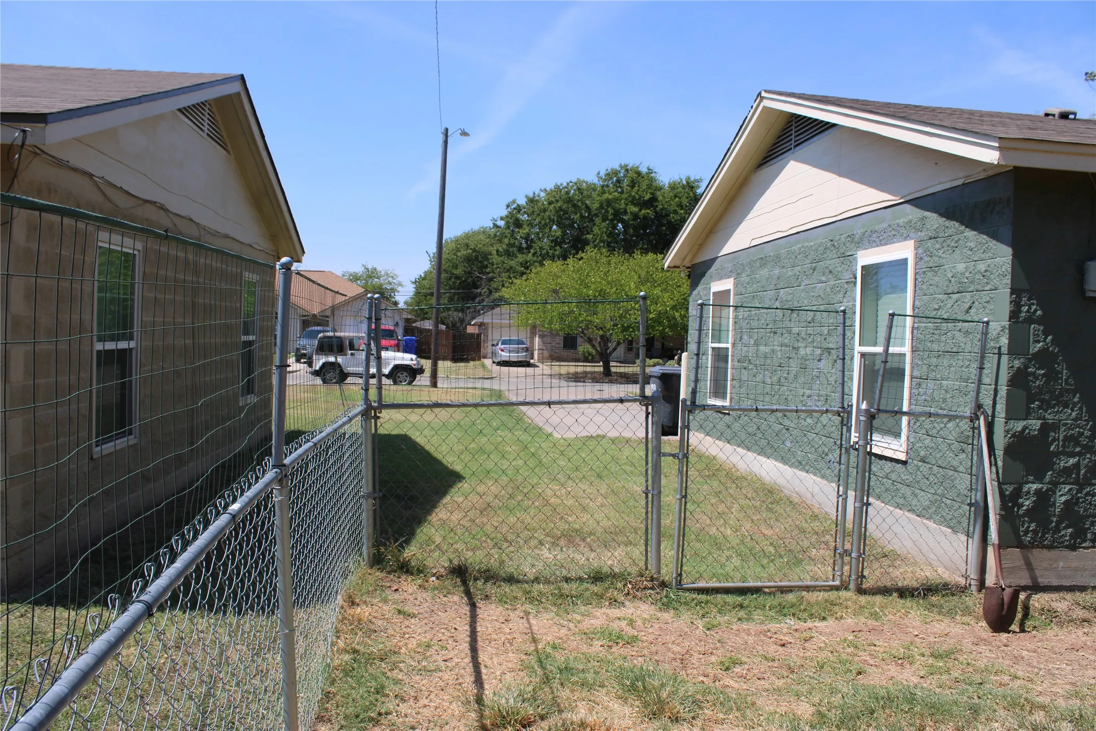 Single Family Residence For Sale in Mc Lennan County , 2722 Mildred Street, Waco, Texas 76706, 4 Bedroom, 1 Bathroom, Garage spaces, 1,040 Sqft, built in 1996, mls#21356682, Real Estate Agent in Waco, Homes For Sale in Mc Lennan county, Homes For Sale in Waco, Realtor in Waco Texas, Real Estate Brokerage Independent Realty Texas, Luminita Cordes Realtor