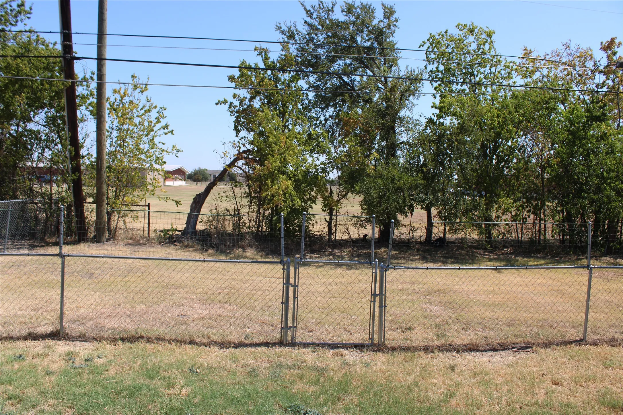 Single Family Residence For Sale in Mc Lennan County , 2722 Mildred Street, Waco, Texas 76706, 4 Bedroom, 1 Bathroom, Garage spaces, 1,040 Sqft, built in 1996, mls#21356682, Real Estate Agent in Waco, Homes For Sale in Mc Lennan county, Homes For Sale in Waco, Realtor in Waco Texas, Real Estate Brokerage Independent Realty Texas, Luminita Cordes Realtor