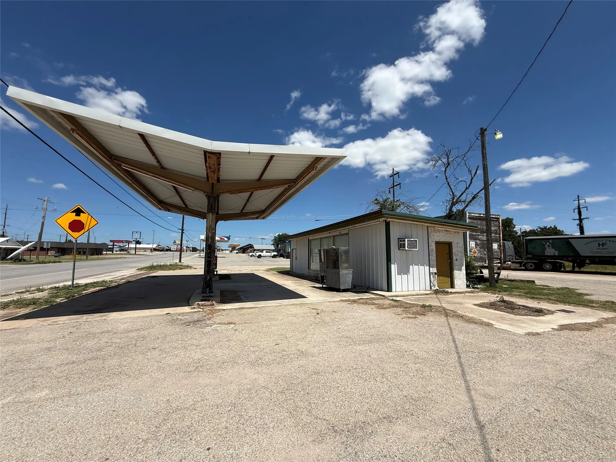 Warehouse For Sale in Callahan County , 341 ST HWY 36 Highway, Cross Plains, Texas 76443, 0, 0, Garage spaces, 800 Sqft, built in 1960, Price $250,000, mls#21353987, Real Estate Agent in Cross Plains, Homes For Sale in Callahan county, Homes For Sale in Cross Plains, Realtor in Cross Plains Texas, Real Estate Brokerage Independent Realty Texas, Luminita Cordes Realtor