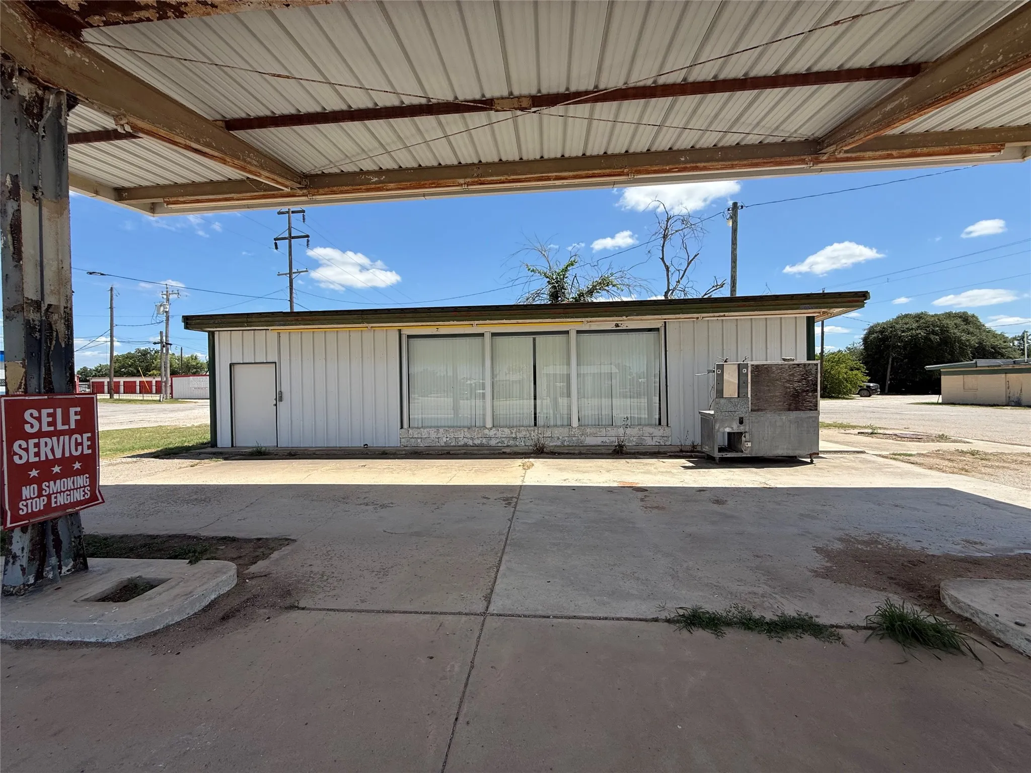 Warehouse For Sale in Callahan County , 341 ST HWY 36 Highway, Cross Plains, Texas 76443, 0, 0, Garage spaces, 800 Sqft, built in 1960, Price $250,000, mls#21353987, Real Estate Agent in Cross Plains, Homes For Sale in Callahan county, Homes For Sale in Cross Plains, Realtor in Cross Plains Texas, Real Estate Brokerage Independent Realty Texas, Luminita Cordes Realtor