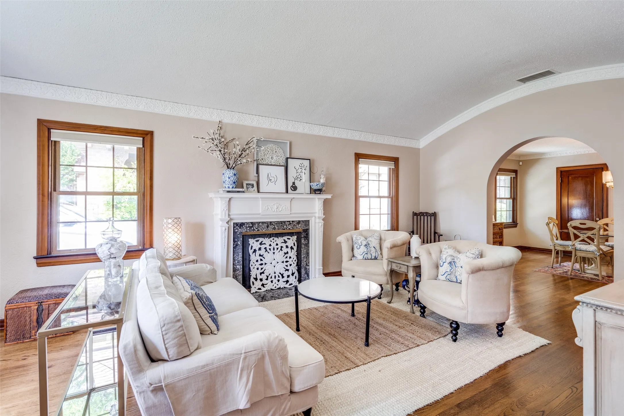 Single Family Residence For Rent in Dallas County , 6933 Westlake Avenue, Dallas, Texas 75214, 3 Bedroom, 2 Bathroom, 1 Garage spaces, 2,207 Sqft, built in 1934, mls#21352205, Real Estate Agent in Dallas, Homes For Rent in Dallas county, Homes For Rent in Dallas, Realtor in Dallas Texas, Real Estate Brokerage Independent Realty Texas, Luminita Cordes Realtor
