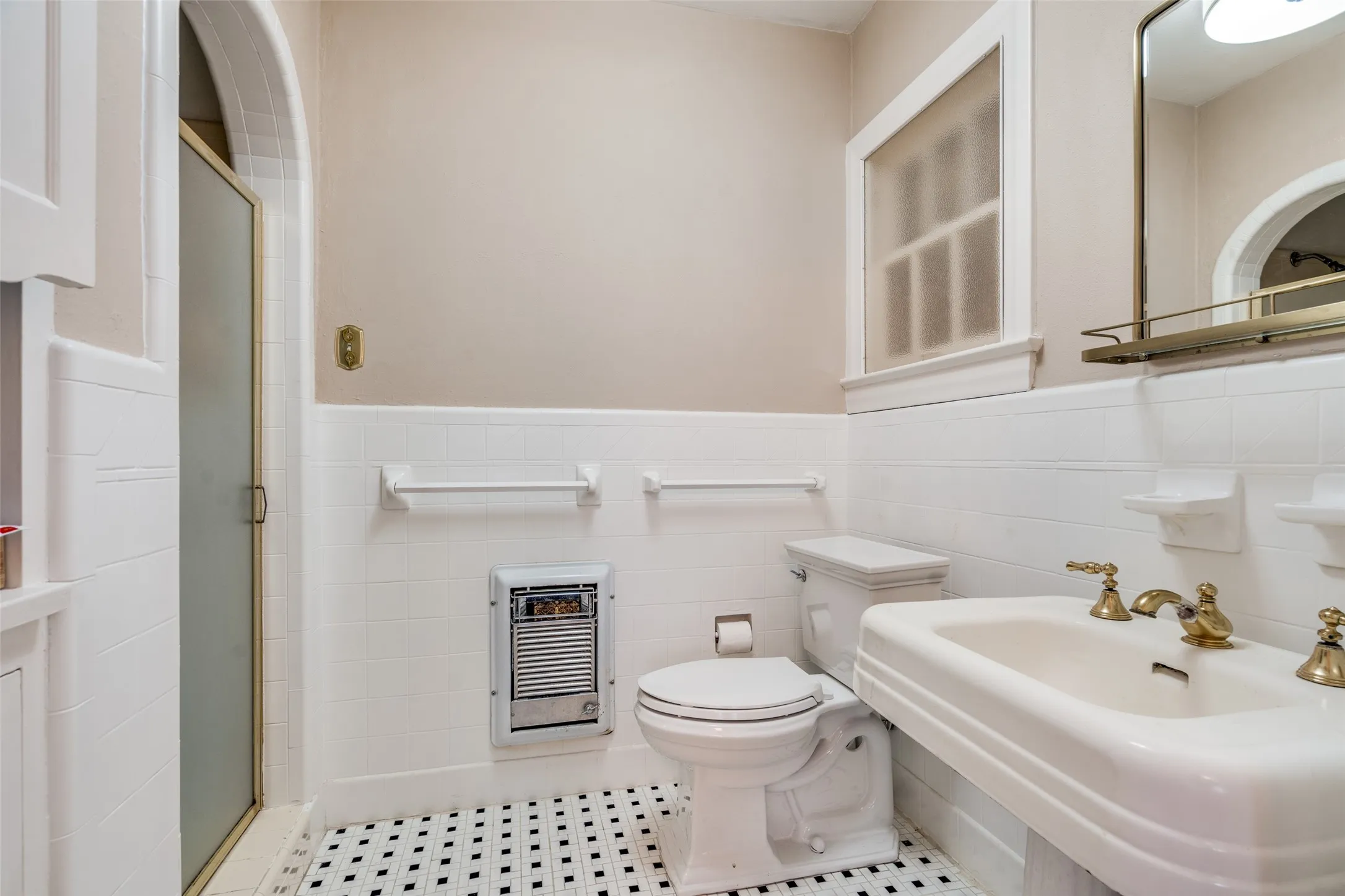 Single Family Residence For Rent in Dallas County , 6933 Westlake Avenue, Dallas, Texas 75214, 3 Bedroom, 2 Bathroom, 1 Garage spaces, 2,207 Sqft, built in 1934, mls#21352205, Real Estate Agent in Dallas, Homes For Rent in Dallas county, Homes For Rent in Dallas, Realtor in Dallas Texas, Real Estate Brokerage Independent Realty Texas, Luminita Cordes Realtor