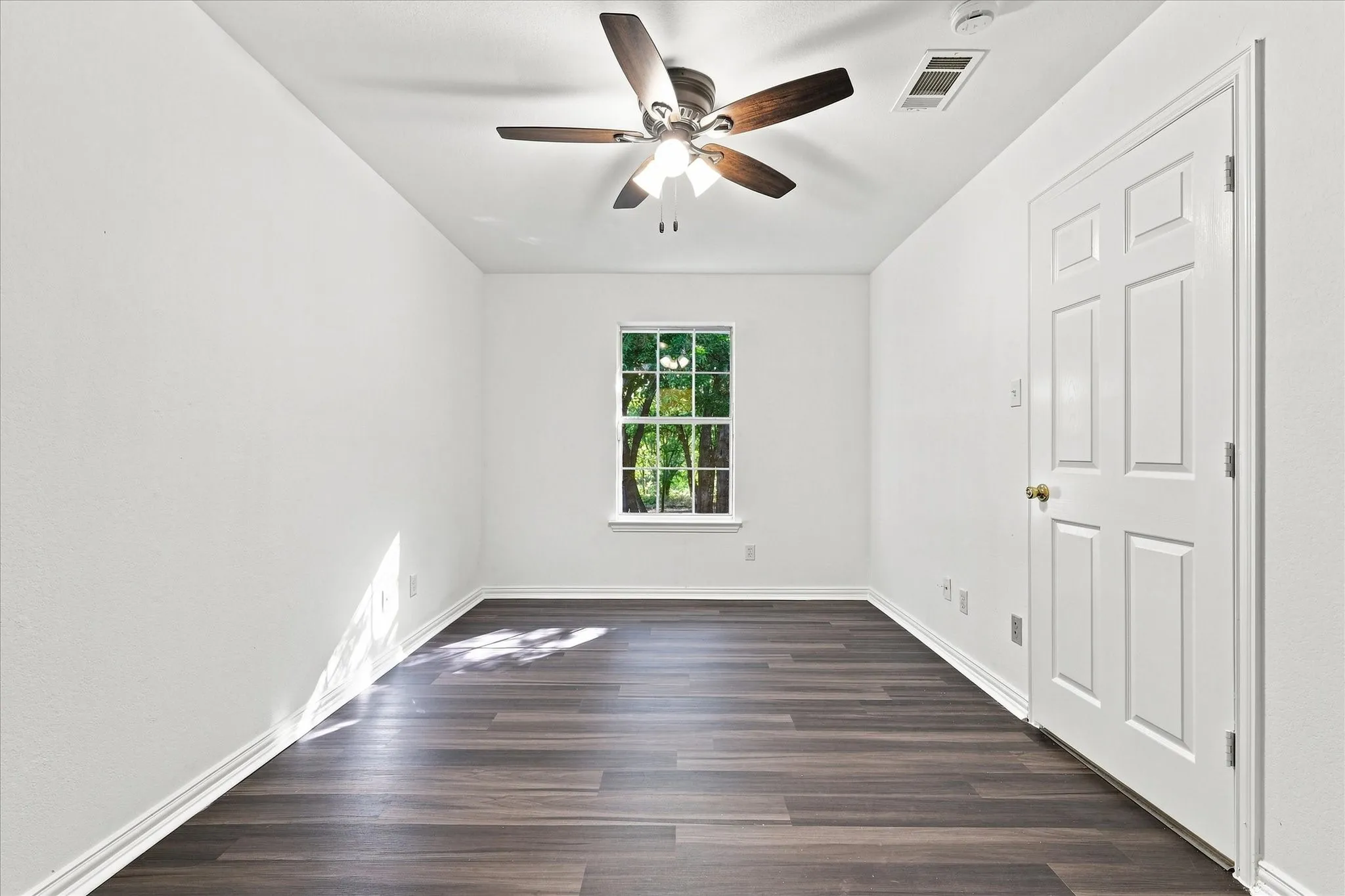 Single Family Residence For Sale in Kaufman County , 6103 W Highway 175, Kaufman, Texas 75142, 3 Bedroom, 2 Bathroom, 2 Garage spaces, 1,579 Sqft, built in 1999, Price $499,000, mls#21348656, Real Estate Agent in Kaufman, Homes For Sale in Kaufman county, Homes For Sale in Kaufman, Realtor in Kaufman Texas, Real Estate Brokerage Independent Realty Texas, Luminita Cordes Realtor