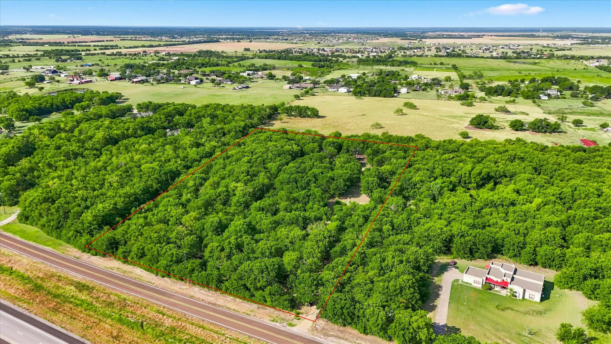 Single Family Residence For Sale in Kaufman County , 6103 W Highway 175, Kaufman, Texas 75142, 3 Bedroom, 2 Bathroom, 2 Garage spaces, 1,579 Sqft, built in 1999, Price $499,000, mls#21348656, Real Estate Agent in Kaufman, Homes For Sale in Kaufman county, Homes For Sale in Kaufman, Realtor in Kaufman Texas, Real Estate Brokerage Independent Realty Texas, Luminita Cordes Realtor