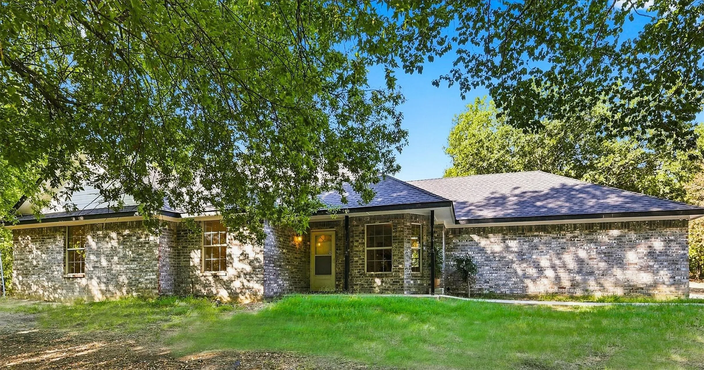 Single Family Residence For Sale in Kaufman County , 6103 W Highway 175, Kaufman, Texas 75142, 3 Bedroom, 2 Bathroom, 2 Garage spaces, 1,579 Sqft, built in 1999, Price $499,000, mls#21348656, Real Estate Agent in Kaufman, Homes For Sale in Kaufman county, Homes For Sale in Kaufman, Realtor in Kaufman Texas, Real Estate Brokerage Independent Realty Texas, Luminita Cordes Realtor