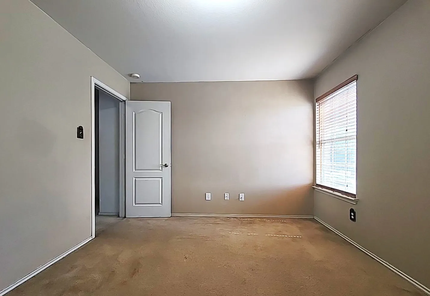 Single Family Residence For Sale in Denton County , 1000 Lake Trail Drive, Little Elm, Texas 75068, 4 Bedroom, 3 Bathroom, 2 Garage spaces, 2,497 Sqft, built in 2005, mls#21356718, Real Estate Agent in Little Elm, Homes For Sale in Denton county, Homes For Sale in Little Elm, Realtor in Little Elm Texas, Real Estate Brokerage Independent Realty Texas, Luminita Cordes Realtor
