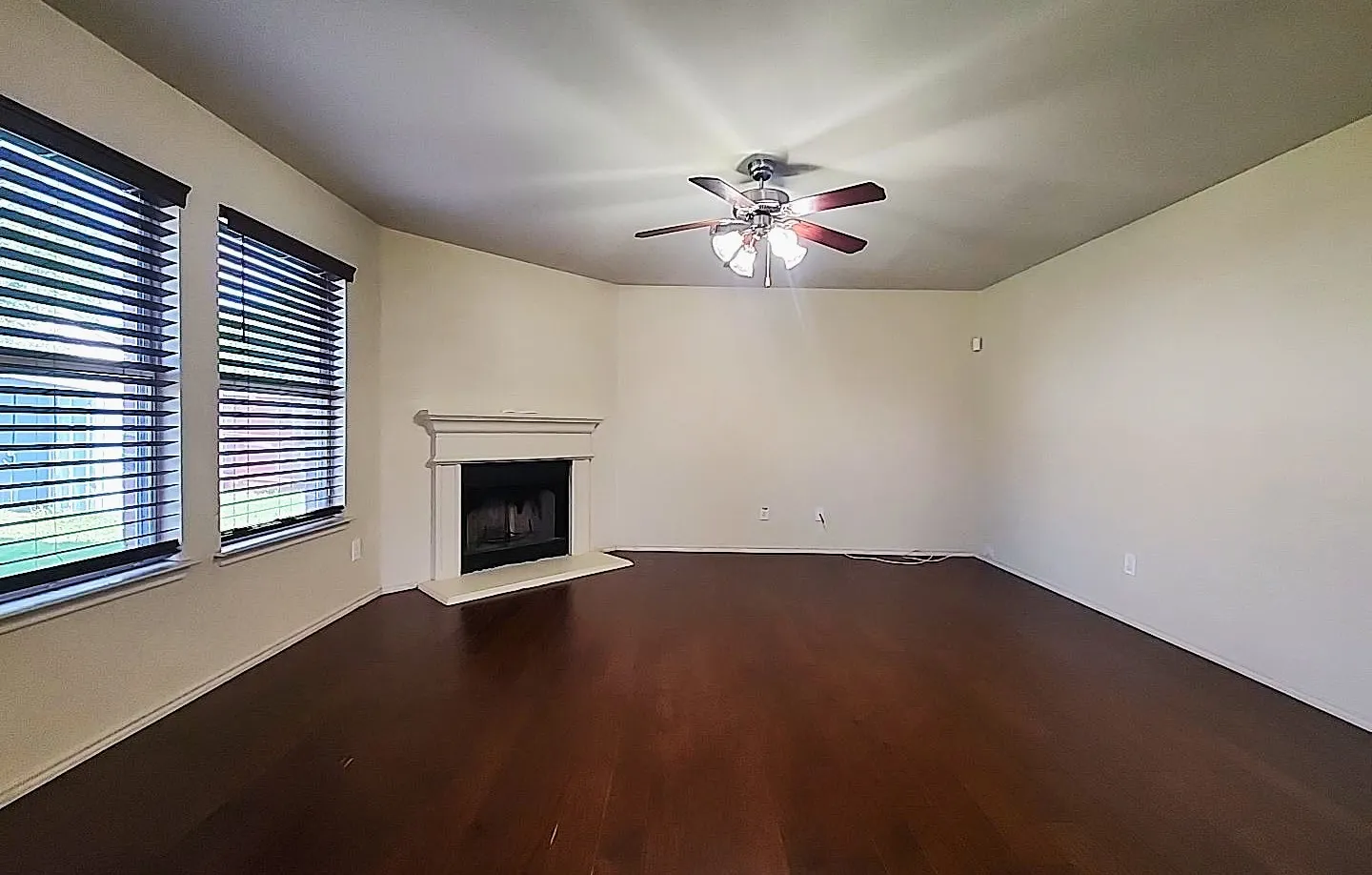 Single Family Residence For Sale in Denton County , 1000 Lake Trail Drive, Little Elm, Texas 75068, 4 Bedroom, 3 Bathroom, 2 Garage spaces, 2,497 Sqft, built in 2005, mls#21356718, Real Estate Agent in Little Elm, Homes For Sale in Denton county, Homes For Sale in Little Elm, Realtor in Little Elm Texas, Real Estate Brokerage Independent Realty Texas, Luminita Cordes Realtor