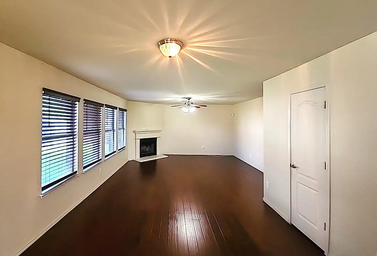 Single Family Residence For Sale in Denton County , 1000 Lake Trail Drive, Little Elm, Texas 75068, 4 Bedroom, 3 Bathroom, 2 Garage spaces, 2,497 Sqft, built in 2005, mls#21356718, Real Estate Agent in Little Elm, Homes For Sale in Denton county, Homes For Sale in Little Elm, Realtor in Little Elm Texas, Real Estate Brokerage Independent Realty Texas, Luminita Cordes Realtor