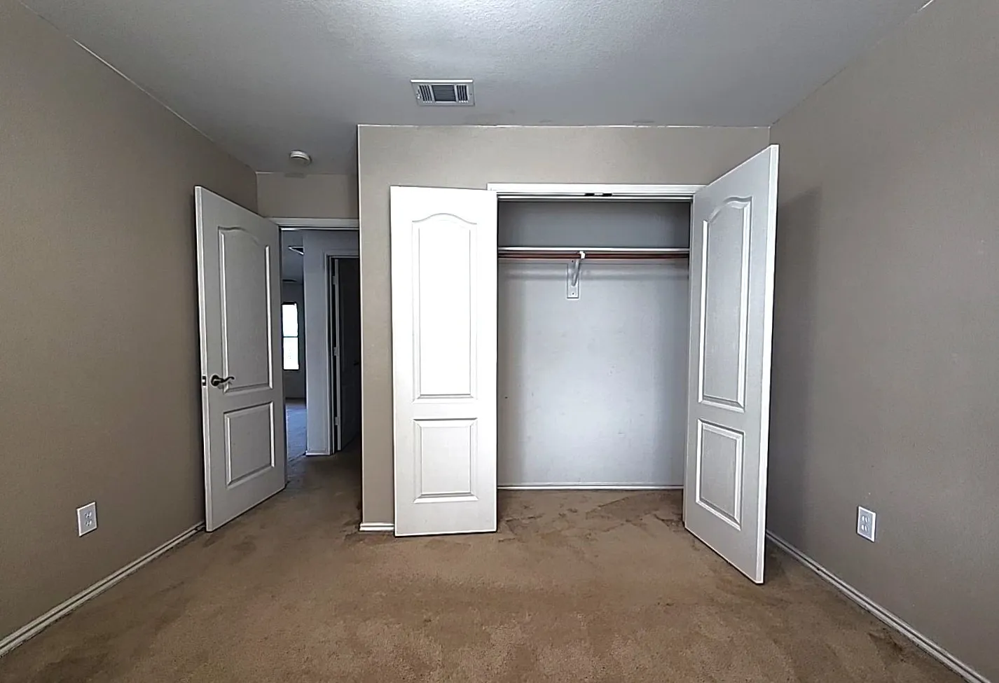 Single Family Residence For Sale in Denton County , 1000 Lake Trail Drive, Little Elm, Texas 75068, 4 Bedroom, 3 Bathroom, 2 Garage spaces, 2,497 Sqft, built in 2005, mls#21356718, Real Estate Agent in Little Elm, Homes For Sale in Denton county, Homes For Sale in Little Elm, Realtor in Little Elm Texas, Real Estate Brokerage Independent Realty Texas, Luminita Cordes Realtor