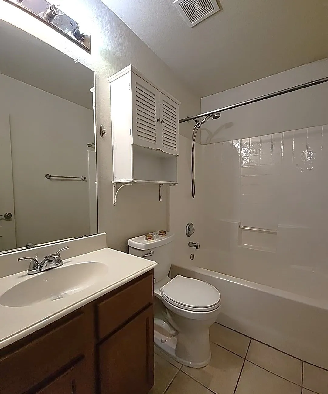 Single Family Residence For Sale in Denton County , 1000 Lake Trail Drive, Little Elm, Texas 75068, 4 Bedroom, 3 Bathroom, 2 Garage spaces, 2,497 Sqft, built in 2005, mls#21356718, Real Estate Agent in Little Elm, Homes For Sale in Denton county, Homes For Sale in Little Elm, Realtor in Little Elm Texas, Real Estate Brokerage Independent Realty Texas, Luminita Cordes Realtor